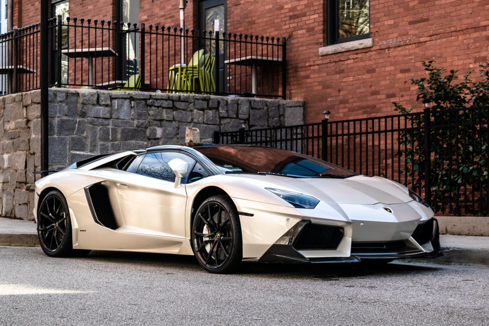Lamborghini w Erze Elektrycznej: Rewolucyjny Krok Ku Zrównoważonej Mocy