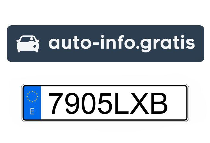 Cerca de la parada de autobús Ronda Blas Infante (Almería), para el coche en un semáforo, comienza ...