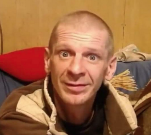 Nie polecam jest moim sąsiadem o 3 w nocy w wakacje krzyczał tung tung tung saahur przez około 20 minut, ...