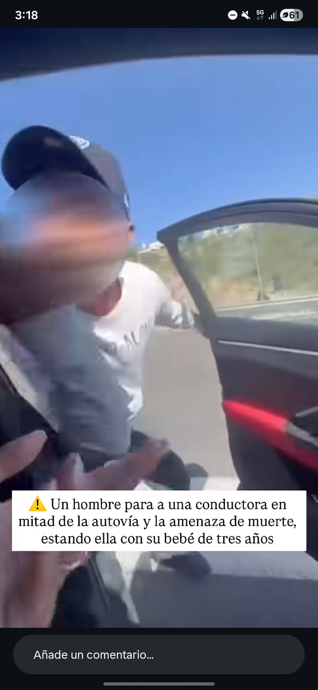 Es un psicópata al volante, amenazando a chicas de forma violenta.