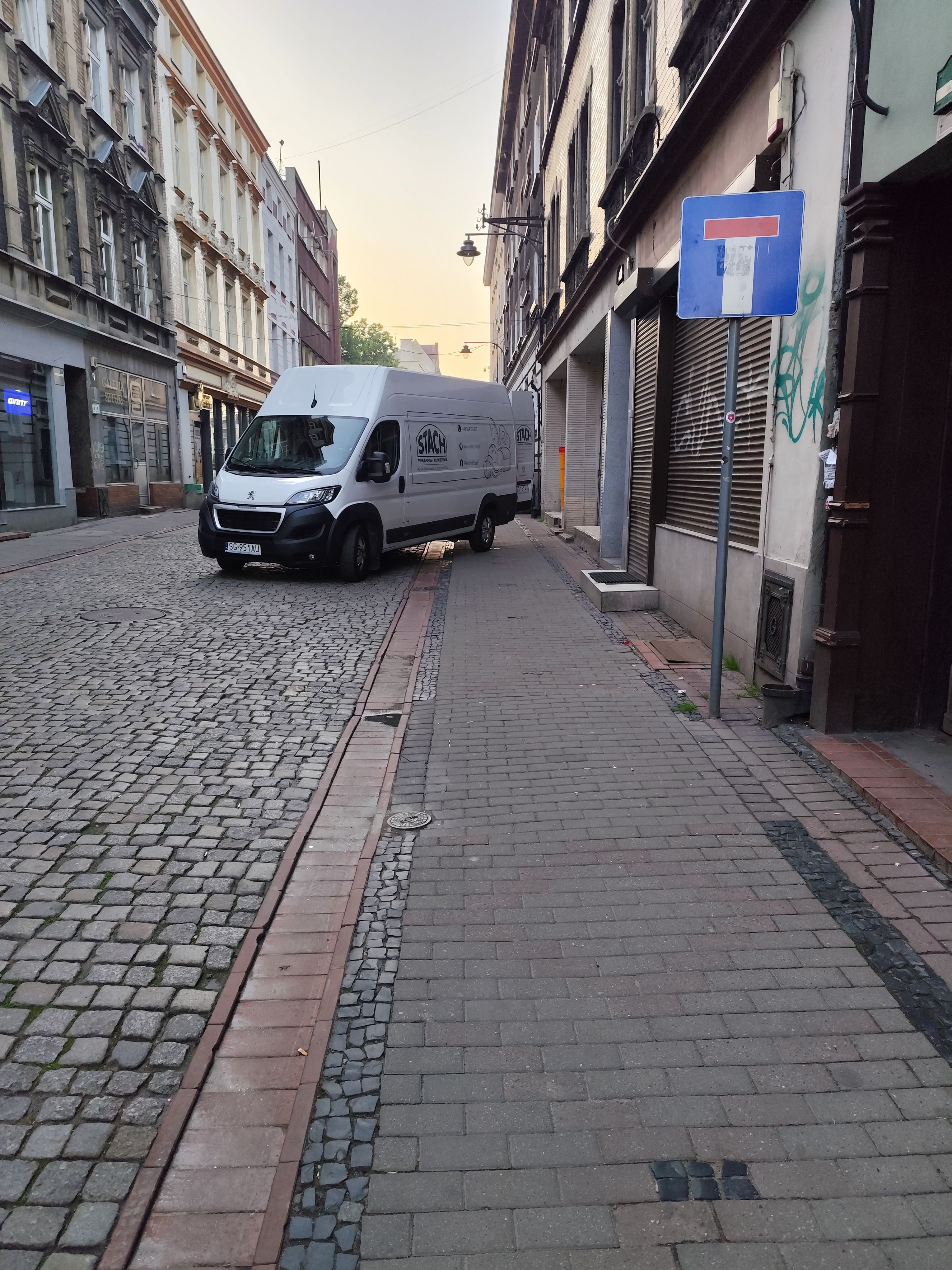 2 dzień z rzędu to samo