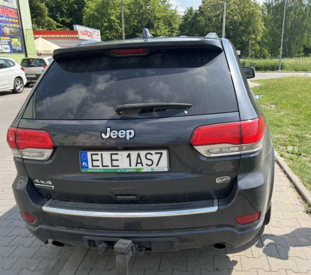 Dziewczyna z farbowanym łbem na różowo około 14lat  razem z niedtabilną emocjonalnie matką z ukrainy!<BR>Zgierz ...