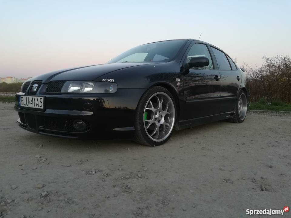 Numer rejestracyjny RLU 41A5 posiada SEAT TOLEDO - RLU41A5