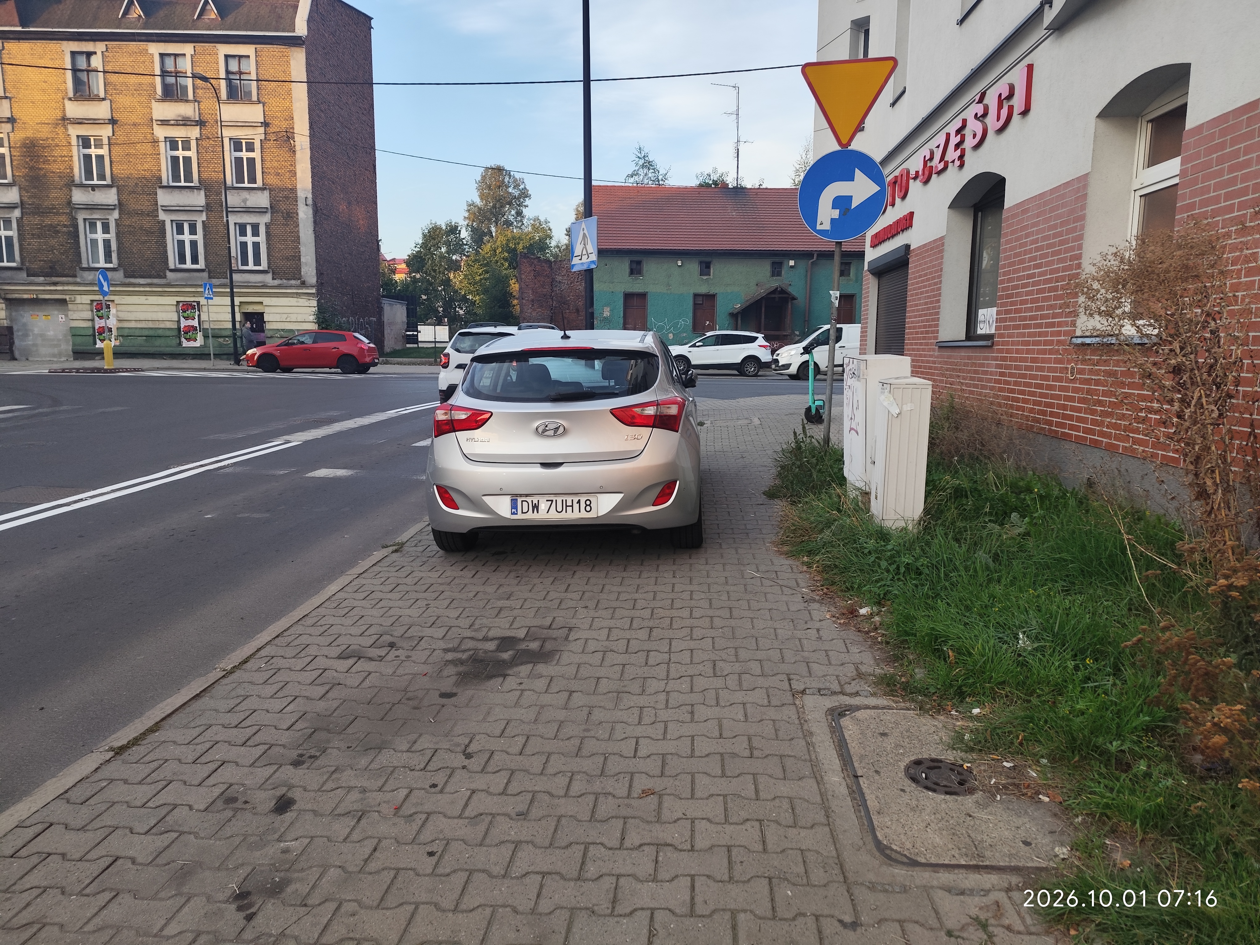 Mistrz parkowania w pojeździe o numerach DW7UH18