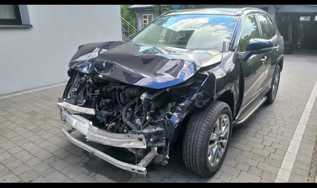 RAV4 Uszkodzony przód i poduszki