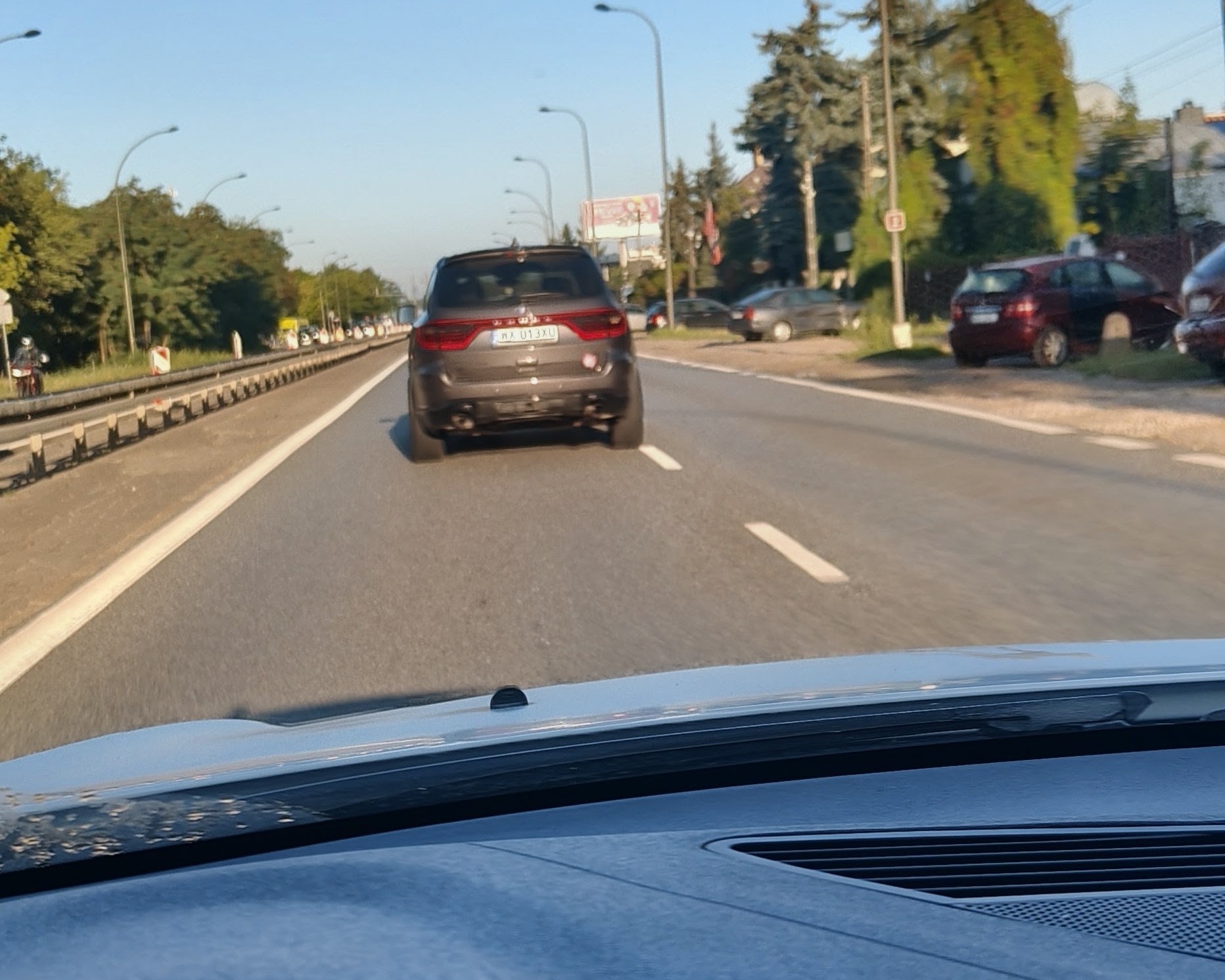 Chcę tylko ostrzec wszystkich przed tym autem. Osoba prowadzaca to jakiś wariat. Jadąc w dniu 25.08. ...