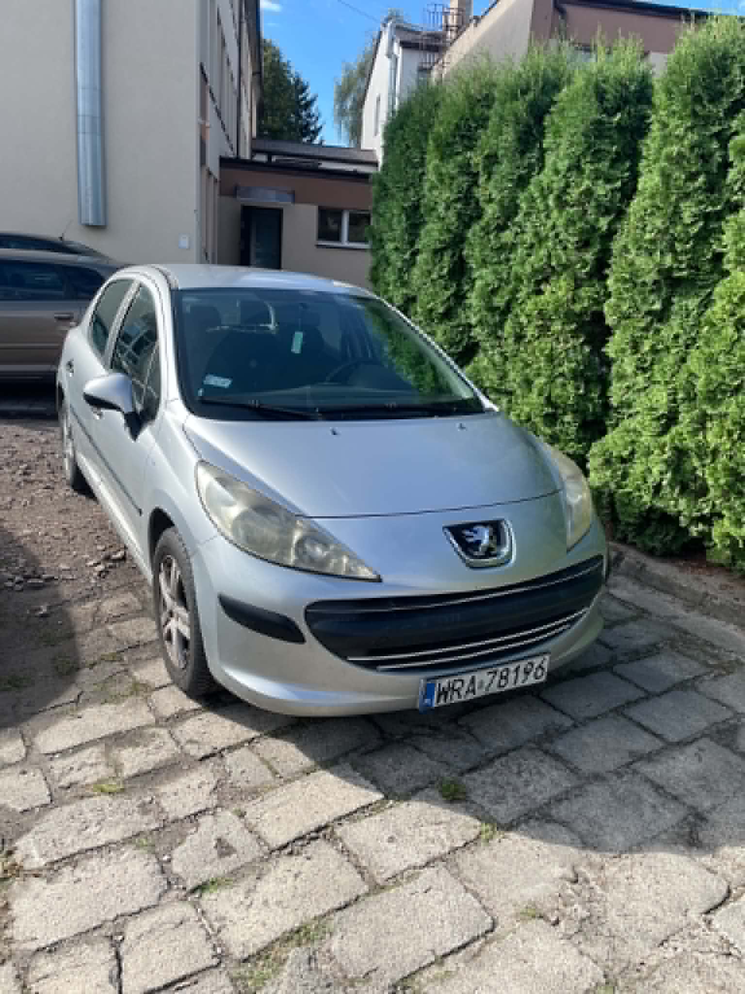 Mistrz parkowania w pojeździe o numerach WRA78196