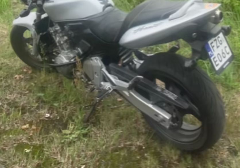 Pojazd spowodowal kolizje i oddalil sie z miejsca zdarzenia