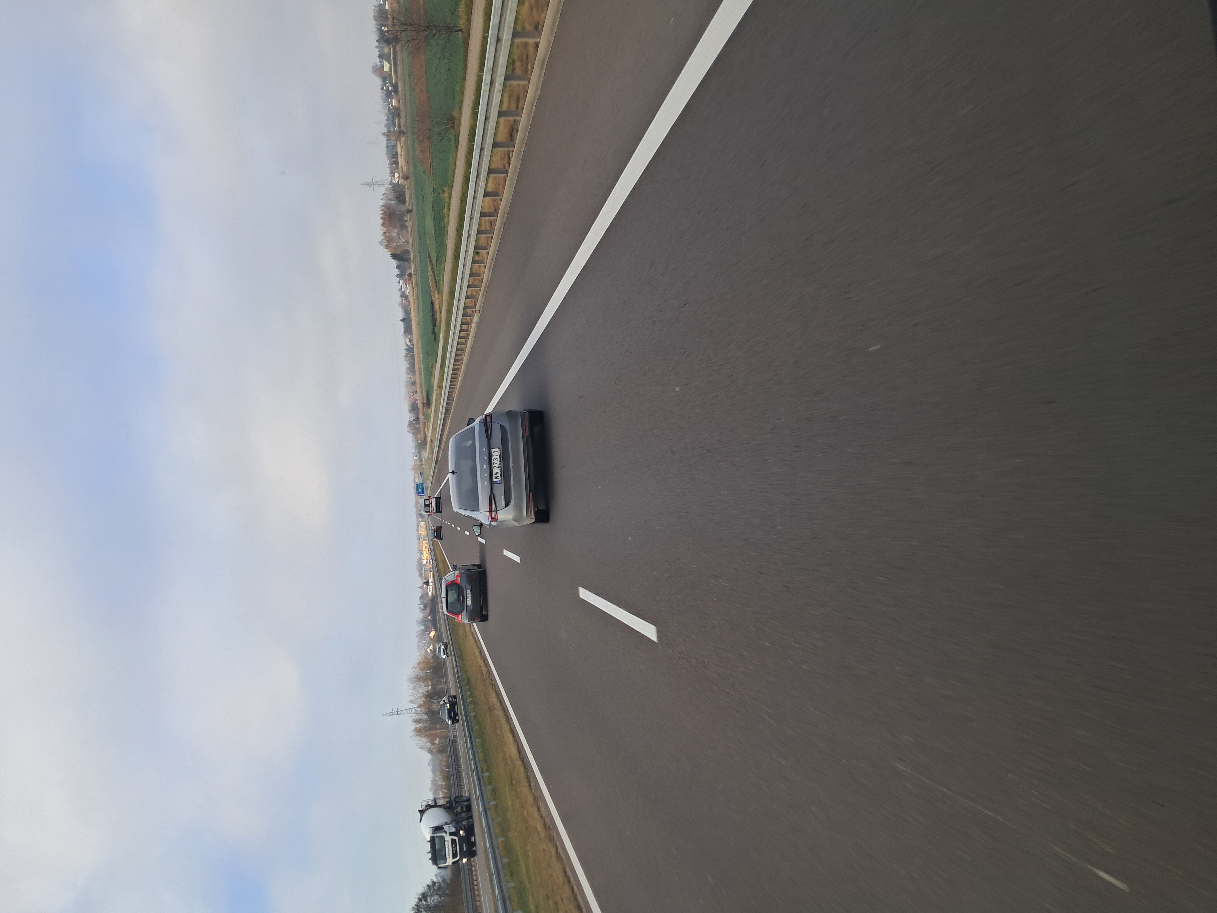 Pirat drogowy w pojeździe o numerach rejestracyjnych WW273TY Pirat drogowy w pojeździe o numerach rejestracyjnych WW273TY