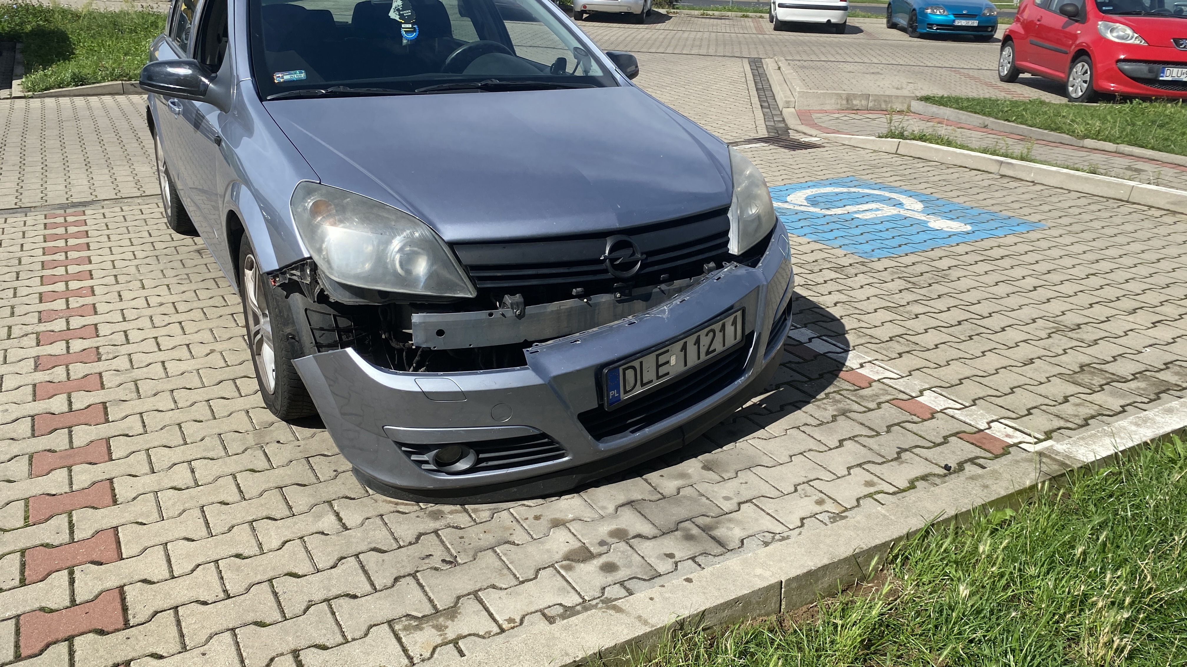 Pojazd o numerach DLE11211 uczestniczył w wypadku