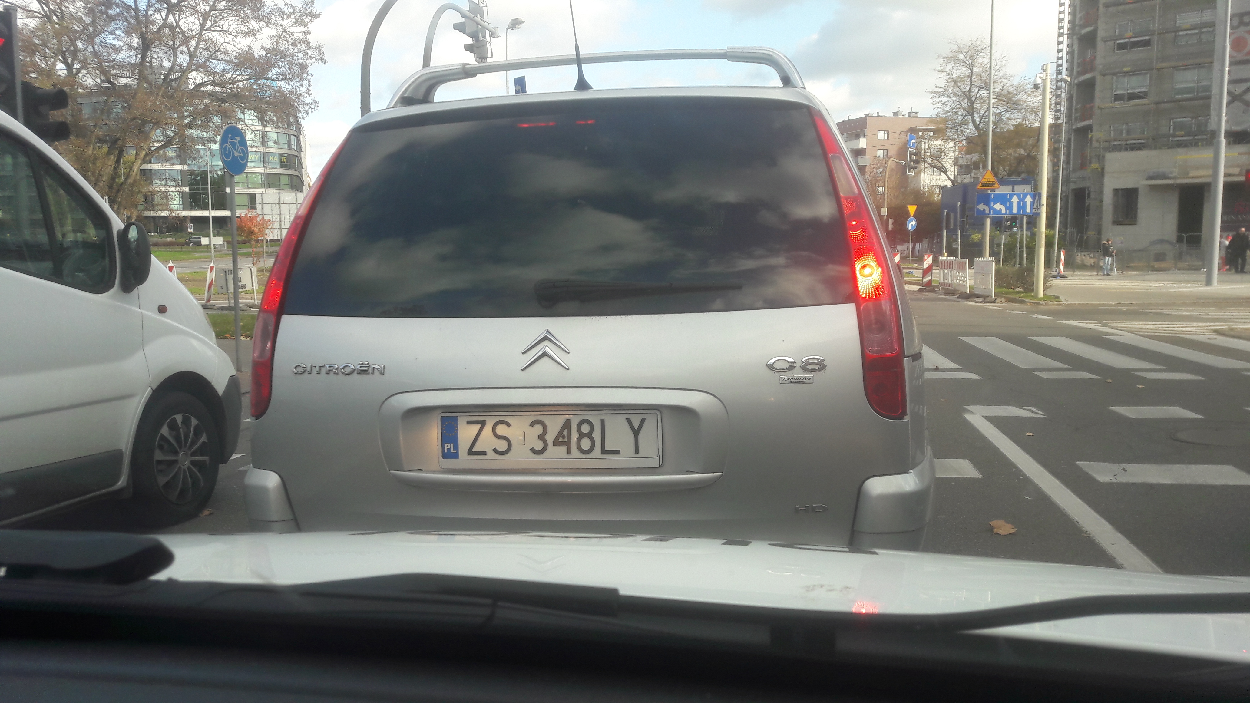 Pirat drogowy w pojeździe o numerach rejestracyjnych ZS348LY Pirat drogowy w pojeździe o numerach rejestracyjnych ZS348LY