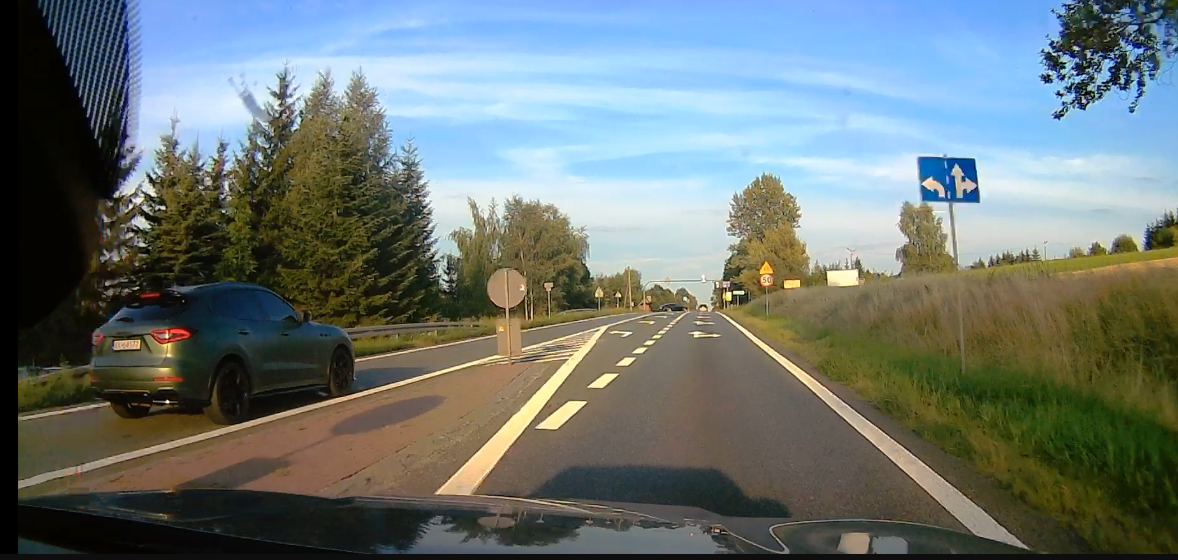 Numer rejestracyjny KK 64177 posiada MASERATI Levante - KK64177