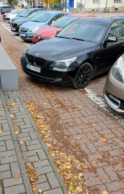 Numer rejestracyjny EBE 19999 posiada BMW 5ER REIHE - EBE19999