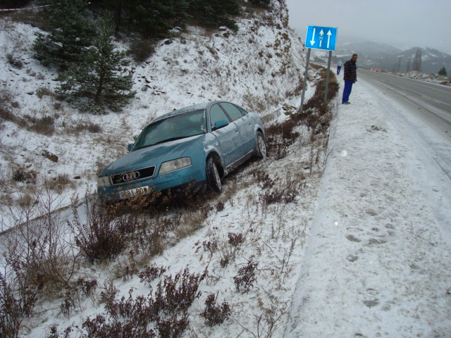 Hay informaciones erróneas del coche. És un 180cv del 2001 manual y Berlina.