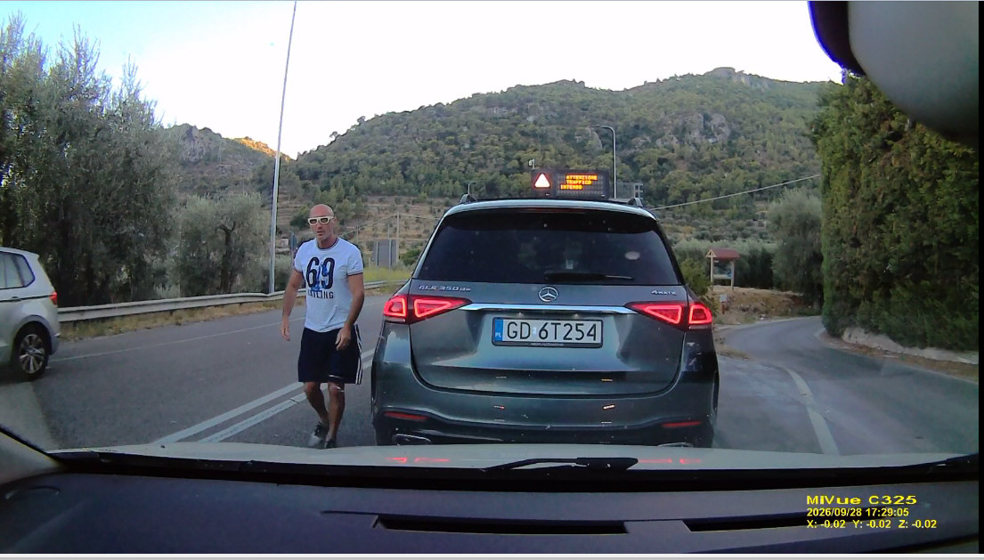 Pirat drogowy w pojeździe o numerach rejestracyjnych GD6T254
