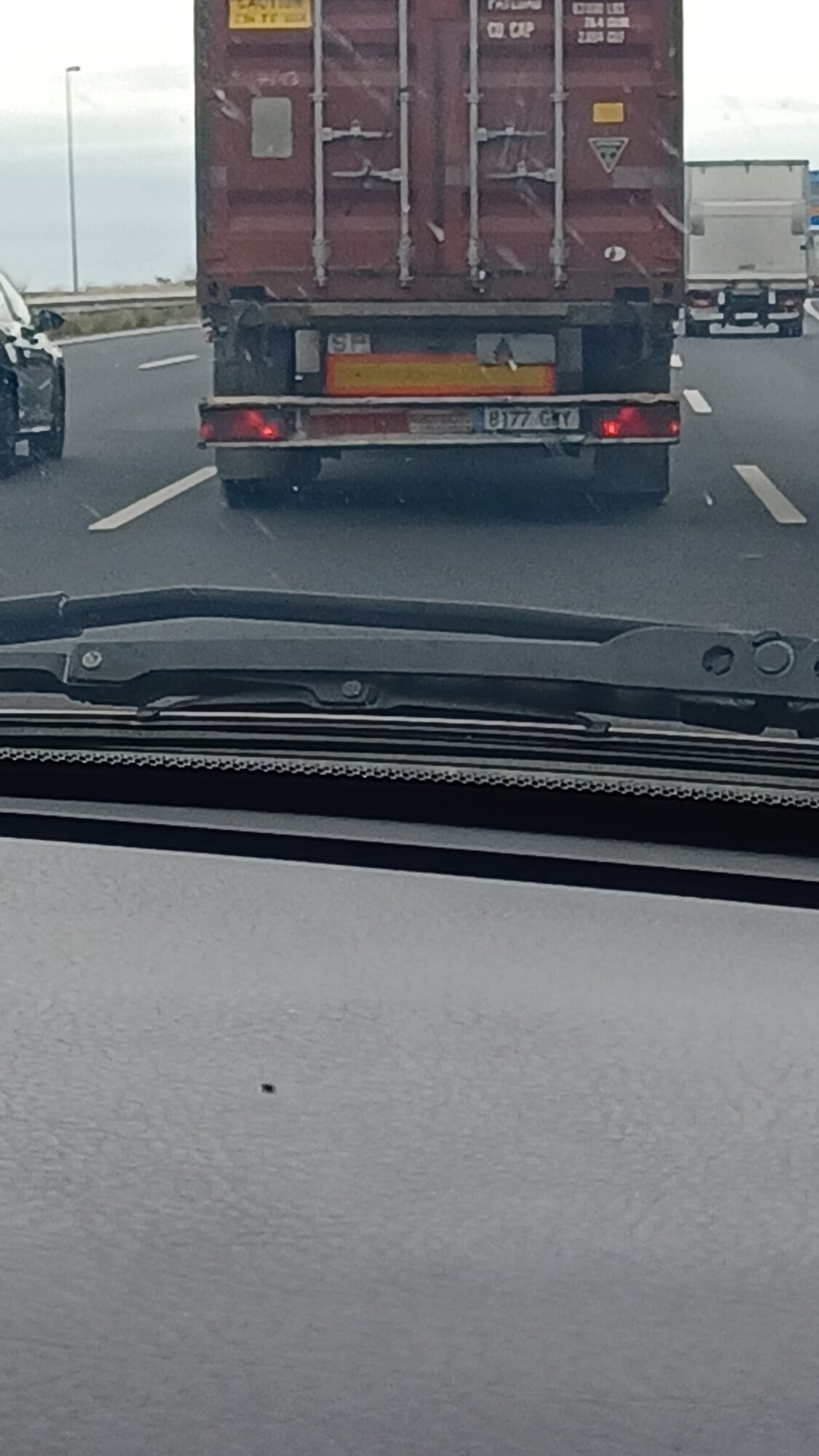 Pirat drogowy w pojeździe o numerach rejestracyjnych 8177GWY