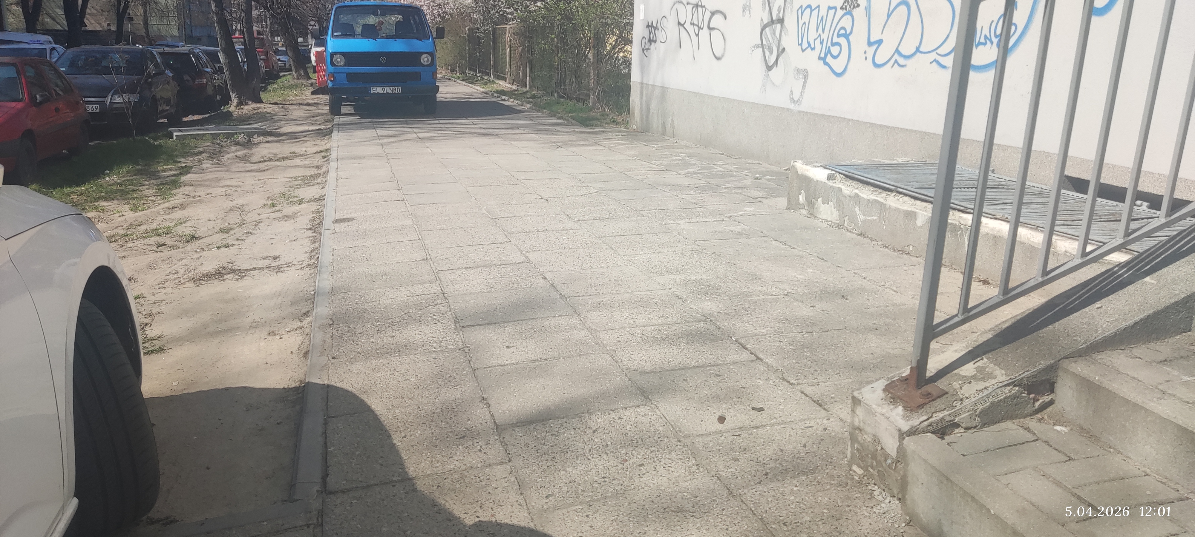 Mistrz parkowania w pojeździe o numerach EL9LN80