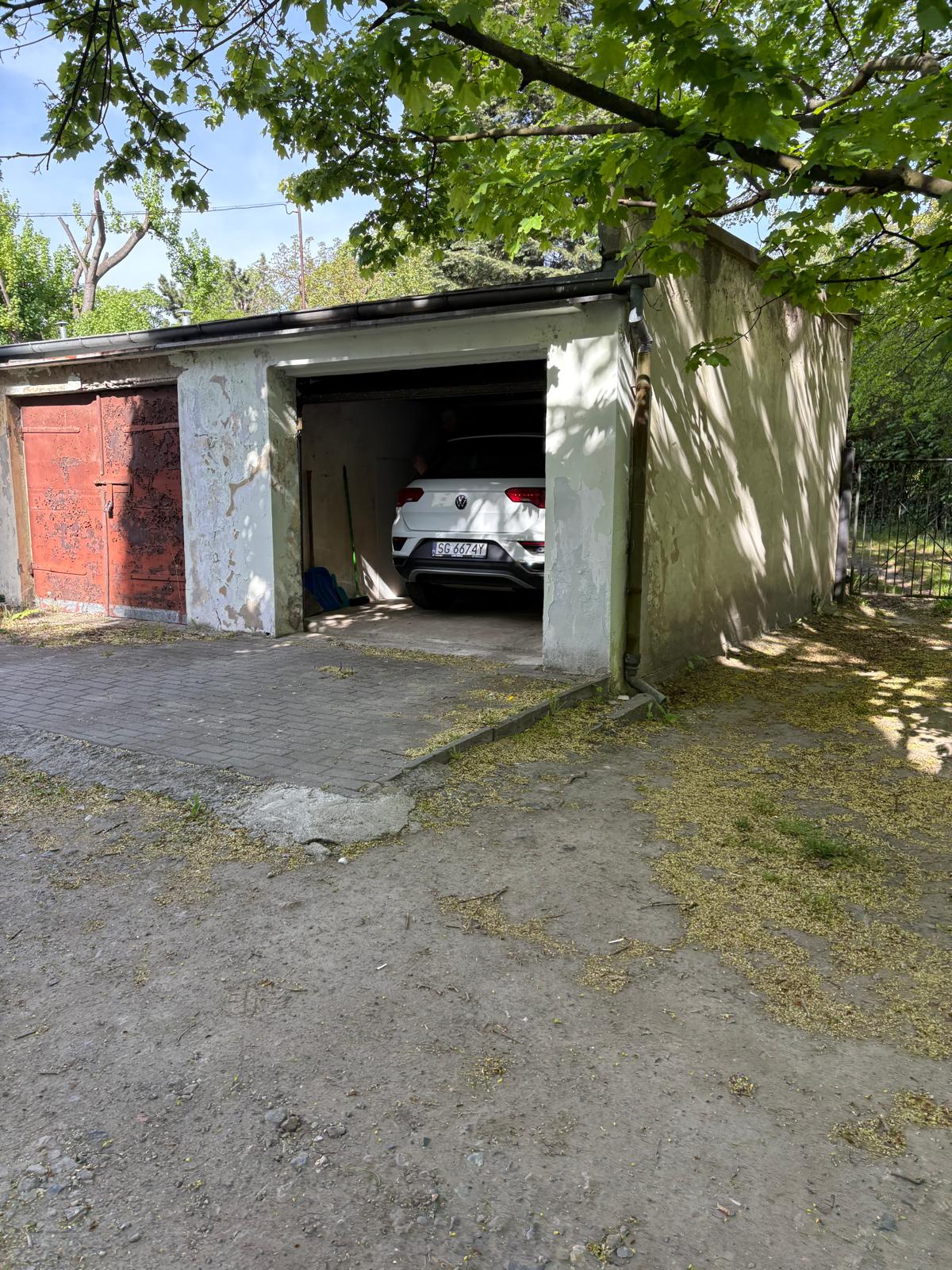 Pirat drogowy w pojeździe o numerach rejestracyjnych SG6674Y