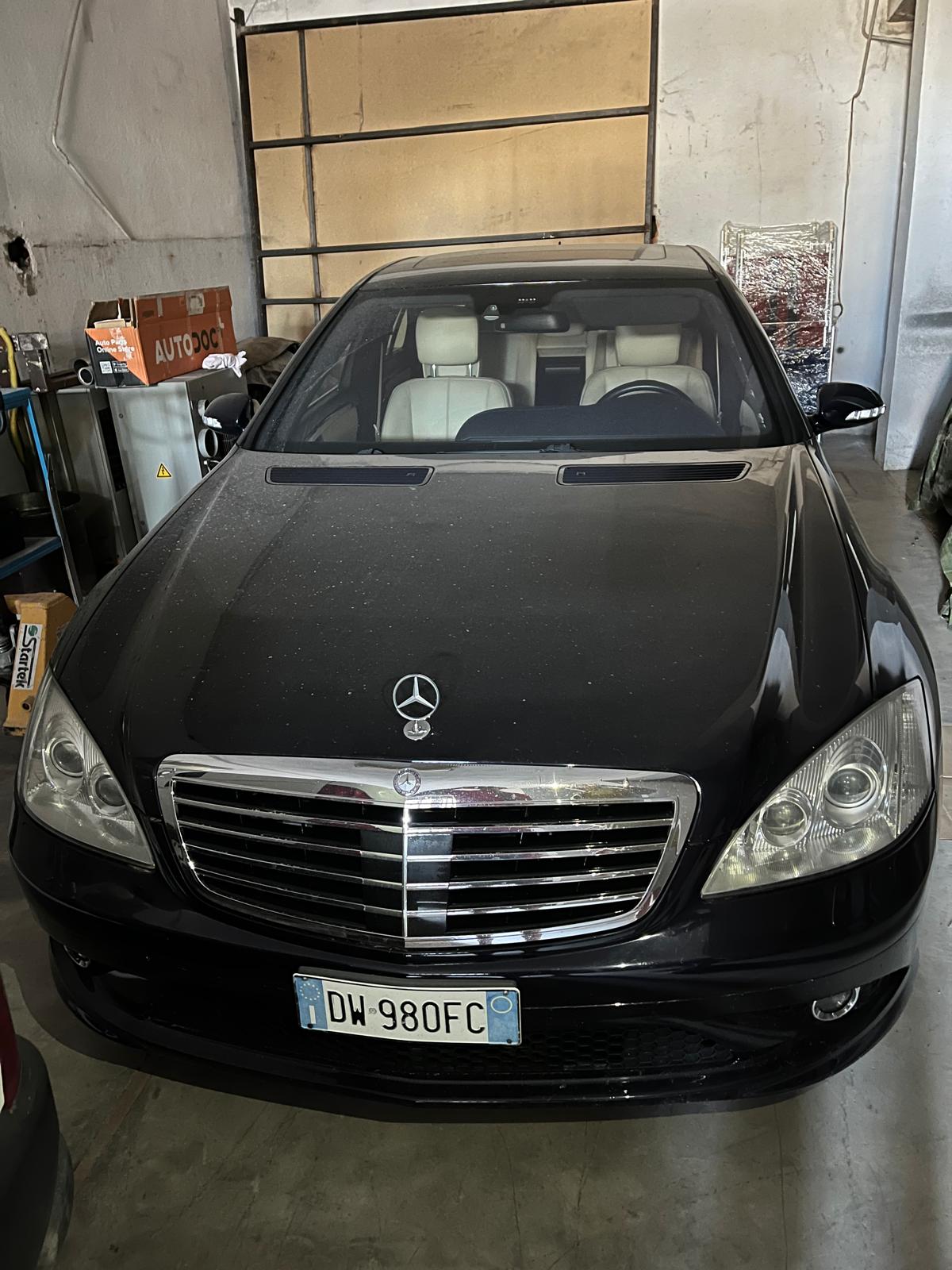 Numer rejestracyjny DW980FC posiada MERCEDES Classe S