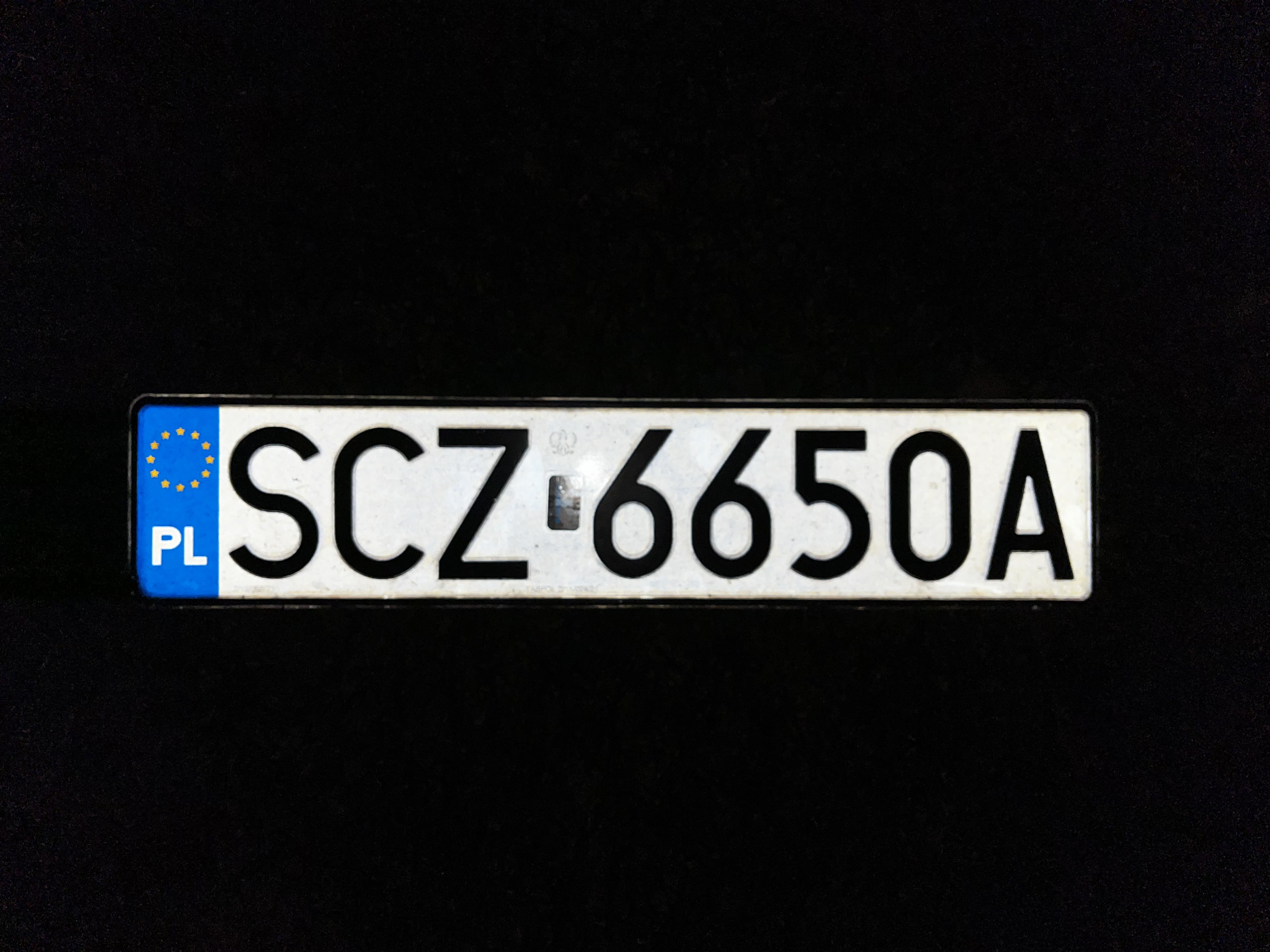 Znaleziono tablicę rejestracyjną o numerach SCZ6650A