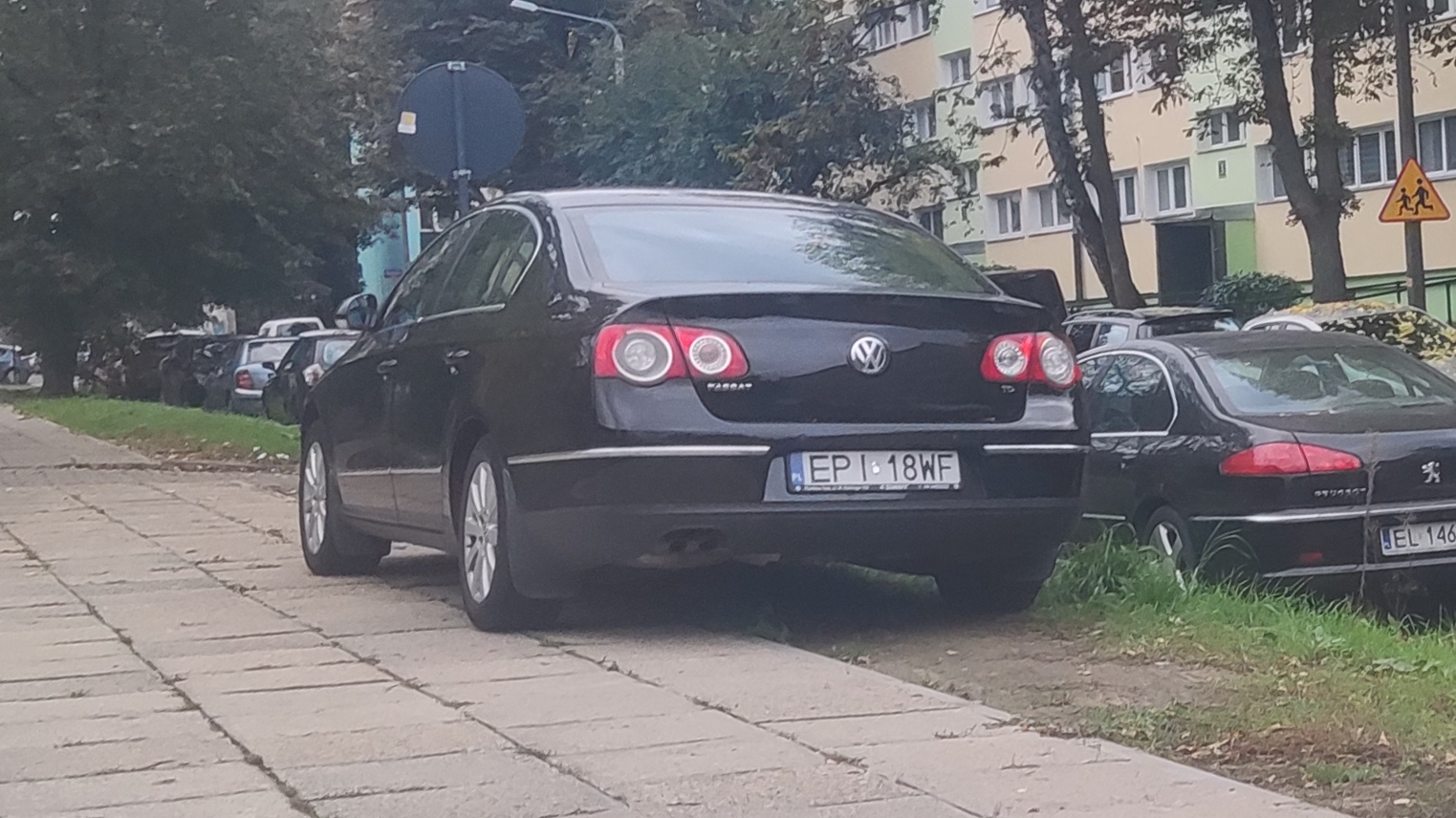 Parkowanie z dala od krawędzi jezdni za 300pln 5pkt, parkowanie na trawniku za 1000pln, jazda chodnikiem ...