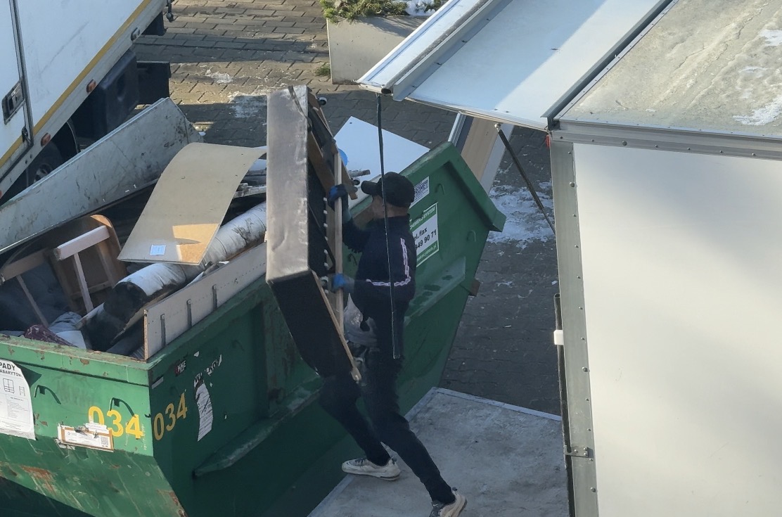 Pirat drogowy w pojeździe o numerach rejestracyjnych DX41796