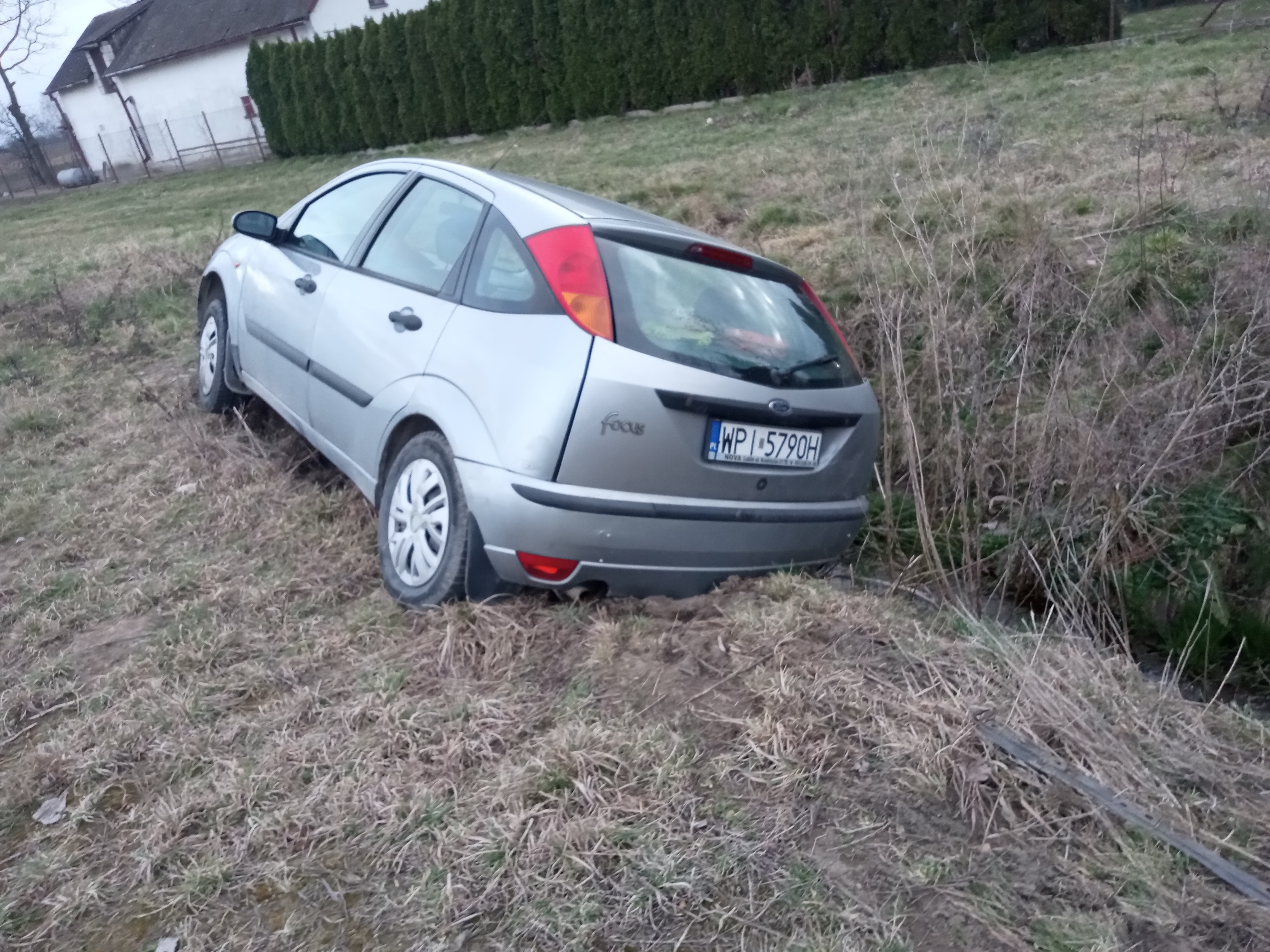 Pojazd o numerach WPI5790H uczestniczył w wypadku