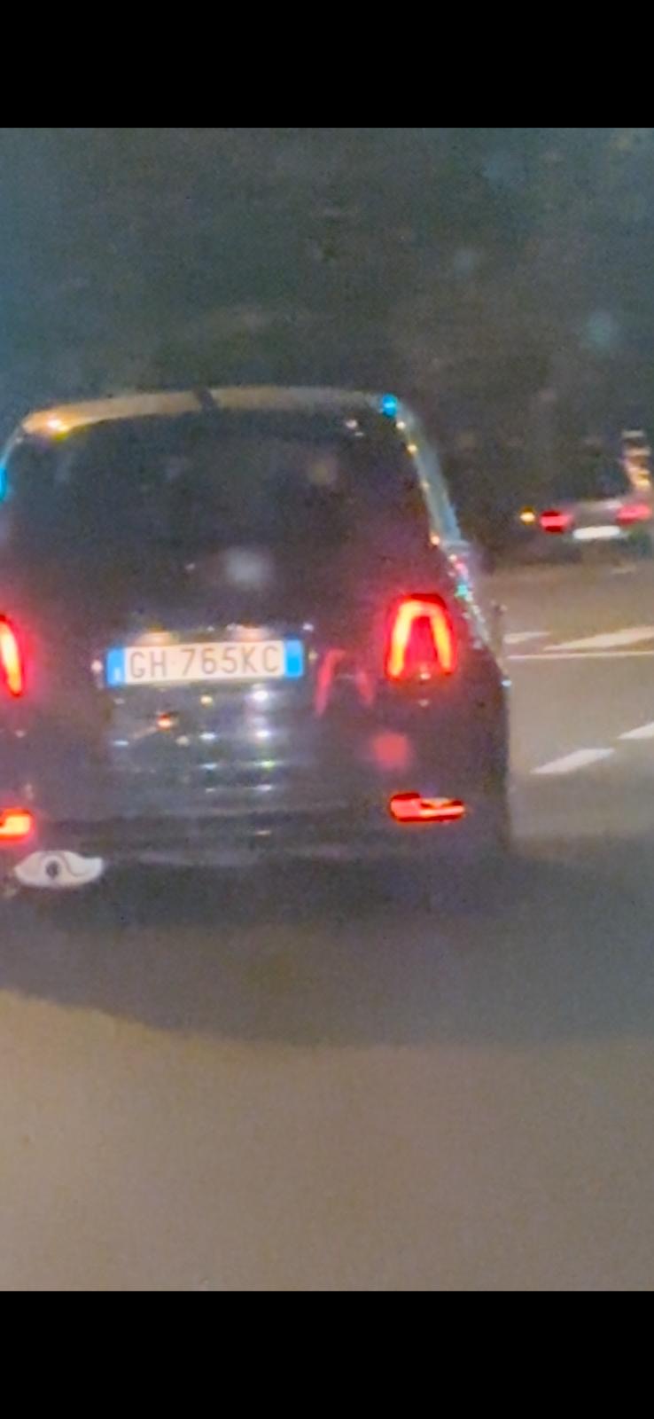 Pirat drogowy w pojeździe o numerach rejestracyjnych GH765KC