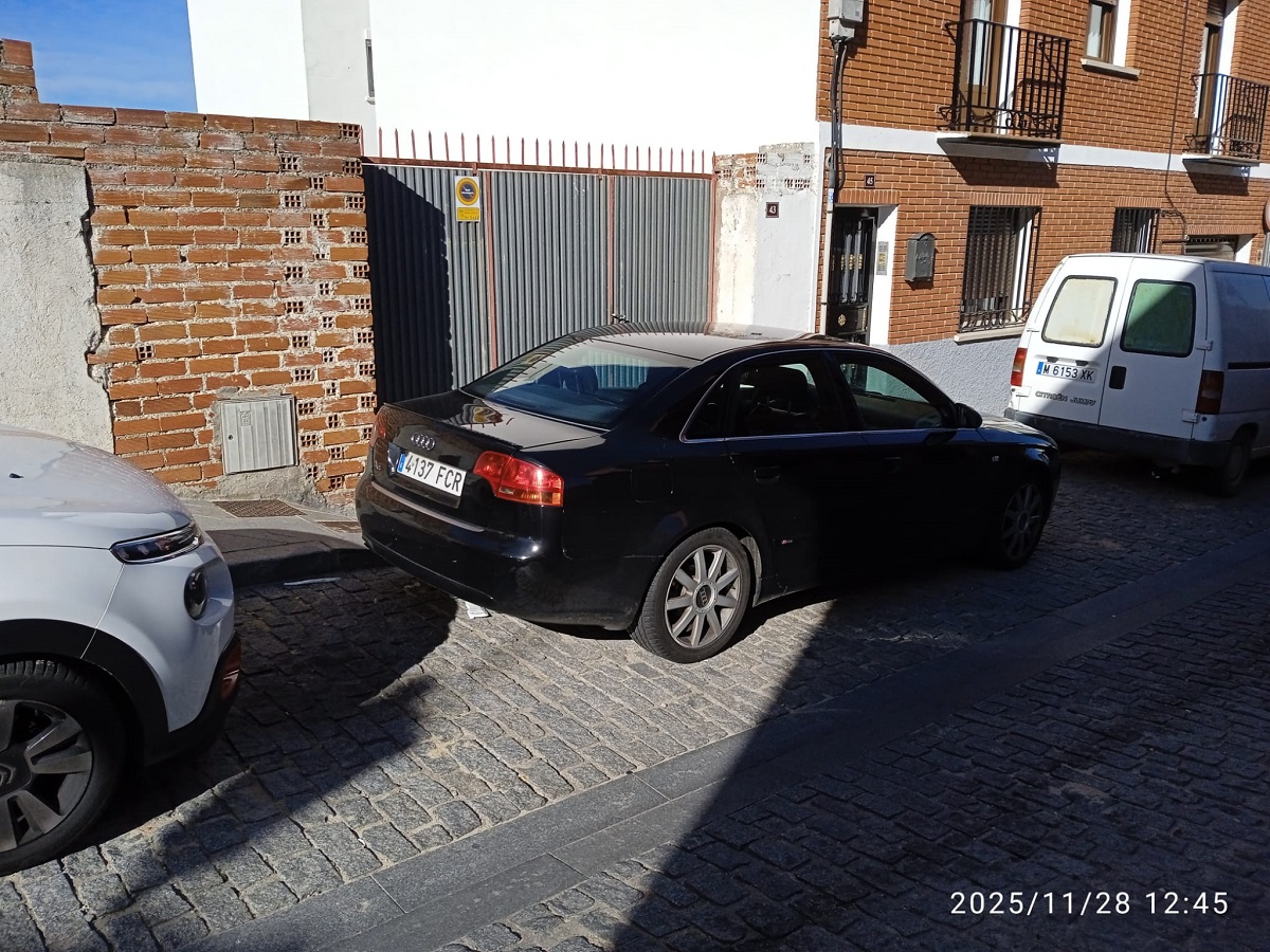 Mistrz parkowania w pojeździe o numerach 4137FCR Mistrz parkowania w pojeździe o numerach 4137FCR