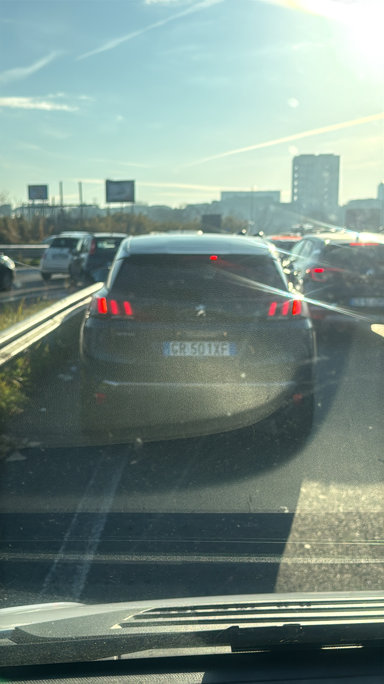 Pirat drogowy w pojeździe o numerach rejestracyjnych GR501XF