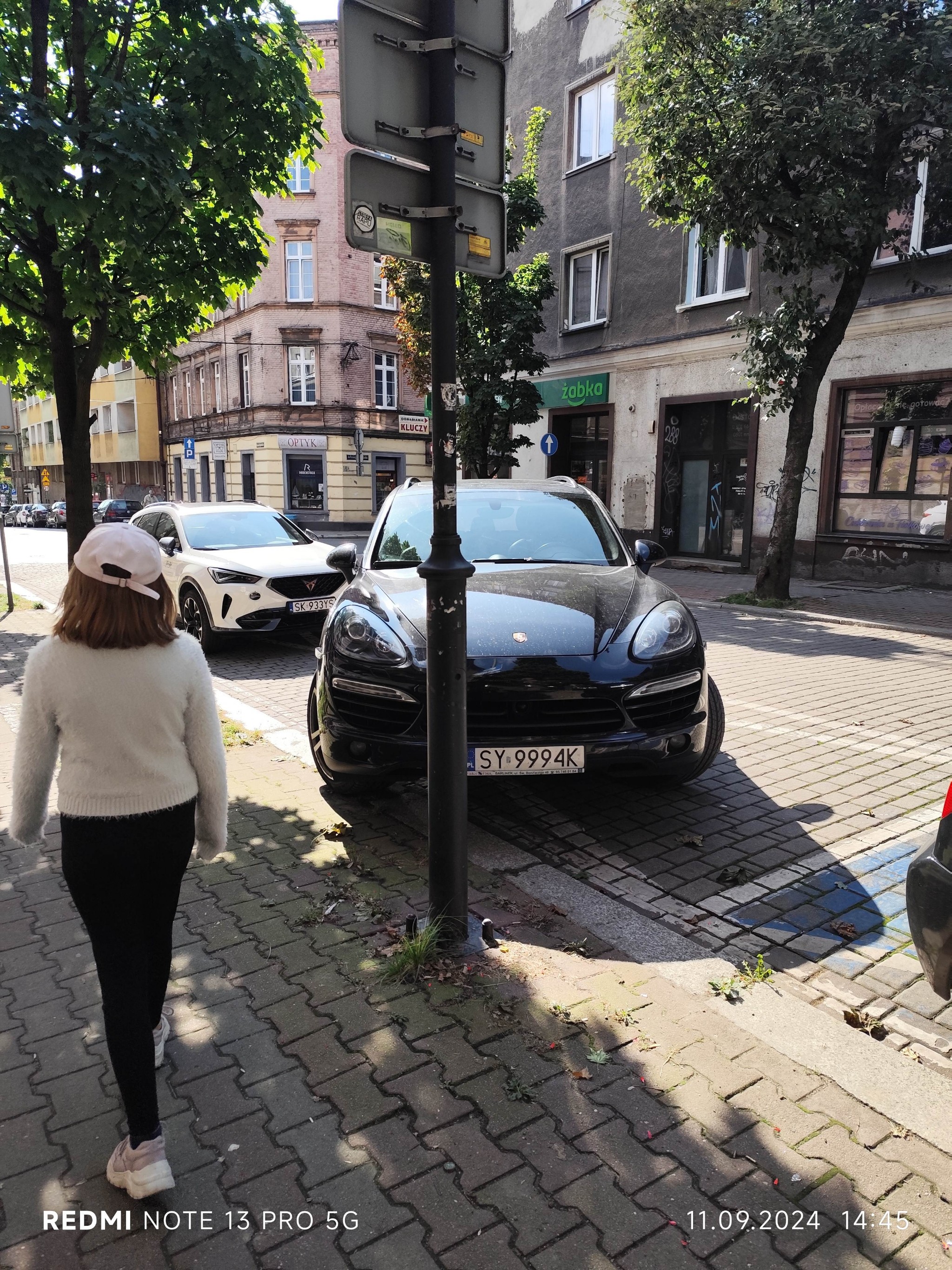 Mistrz parkowania w pojeździe o numerach SY9994K