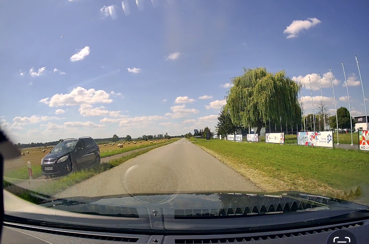 Mistrz parkowania w pojeździe o numerach POS9651H