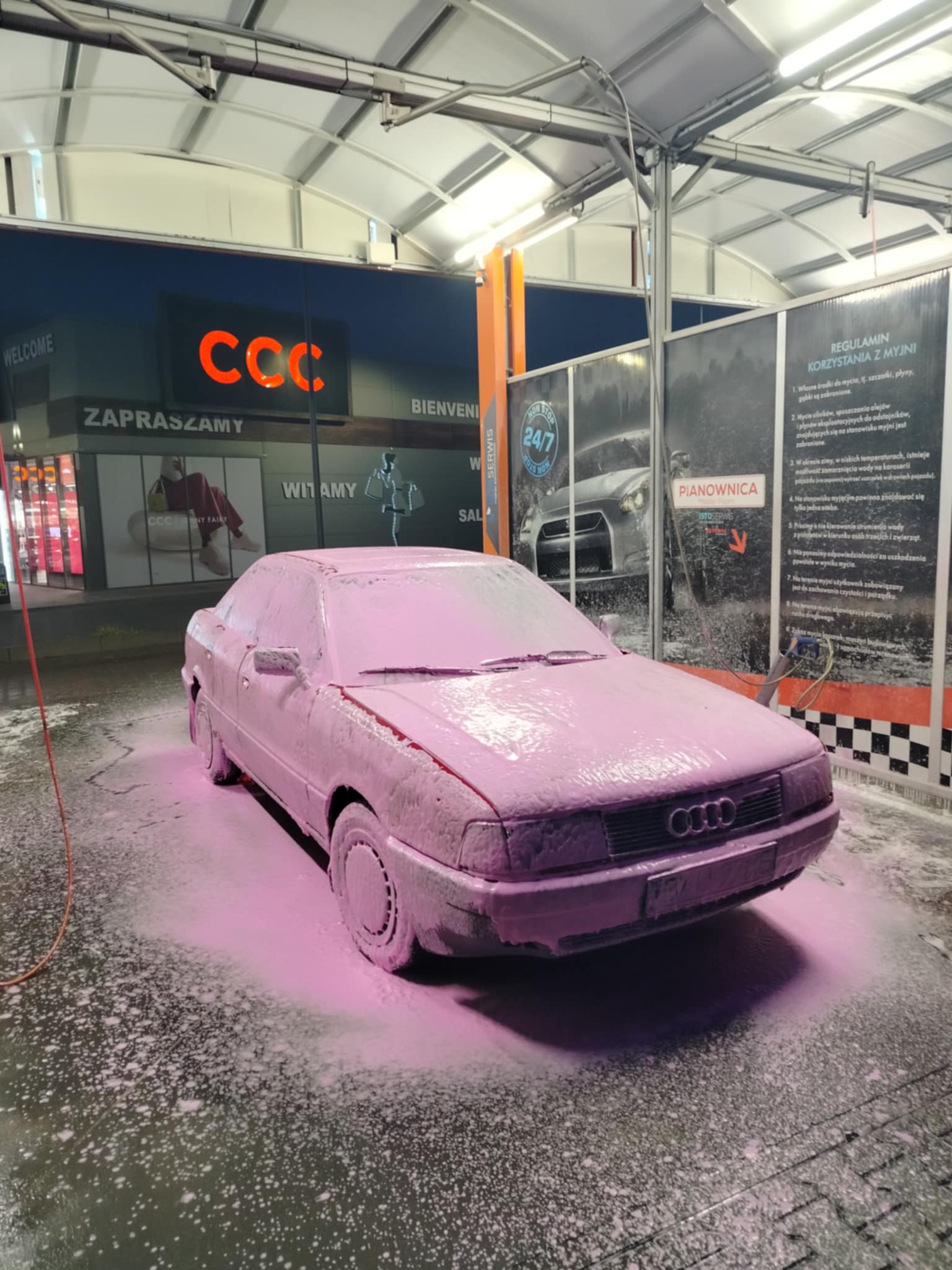 Numer rejestracyjny BAU 97HE posiada AUDI 80 1.8 - BAU97HE