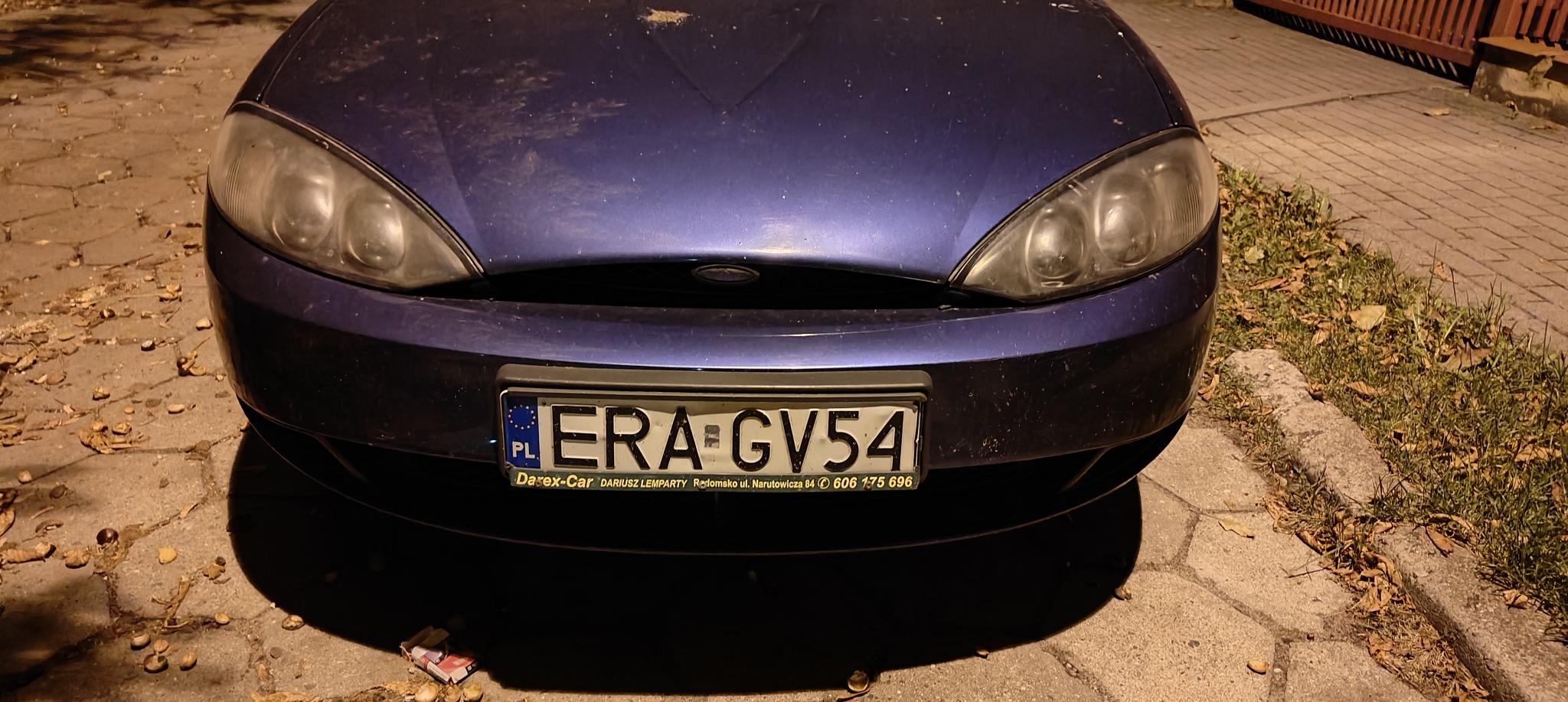 Auto stoi już ponad dwa tygodnie, jest zamknięte.