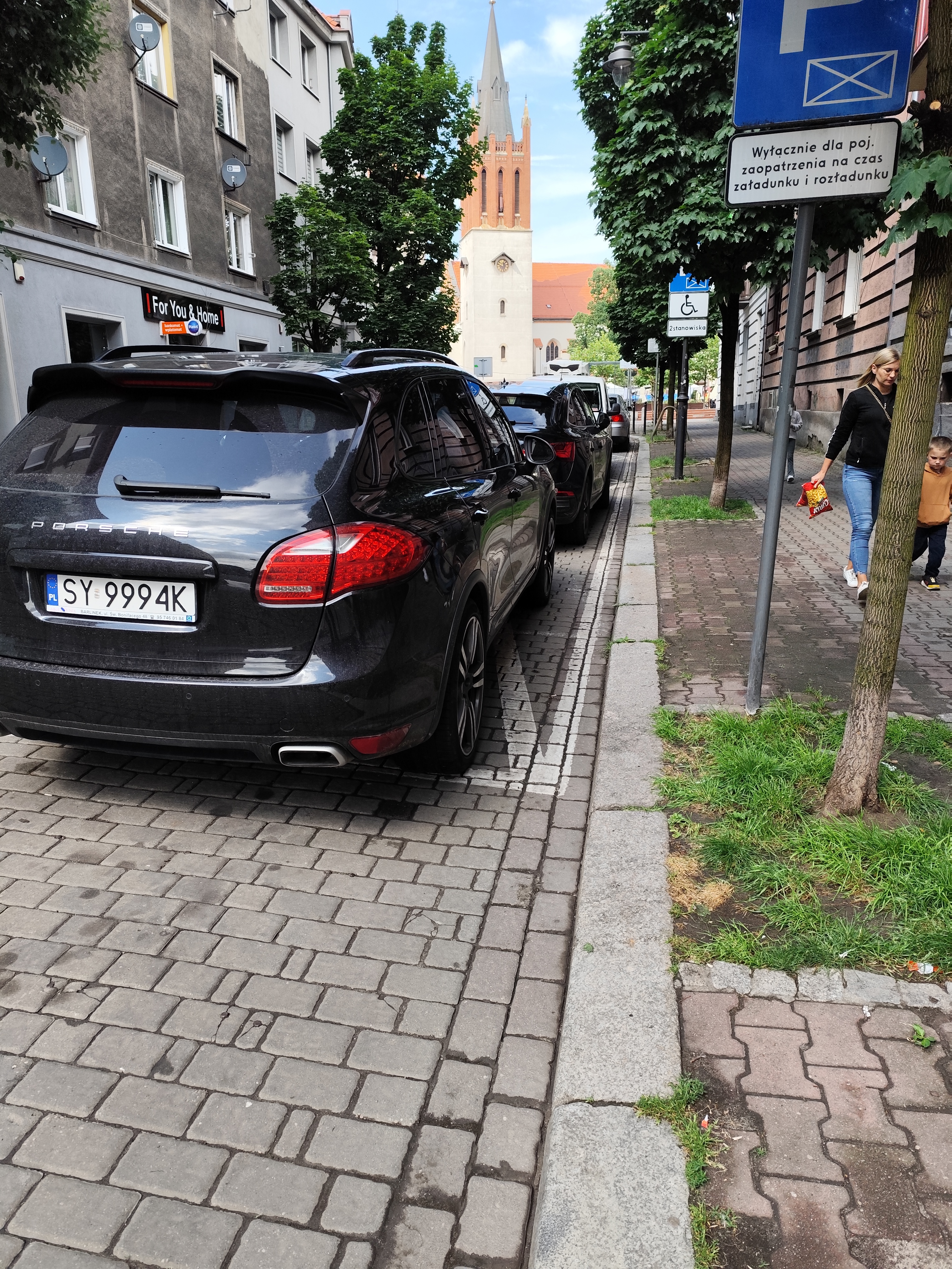 Baranie twoje bieda Porshe nie robi na nikim wrażenia. Naucz się czytać znaki i parkować równolegle. ...