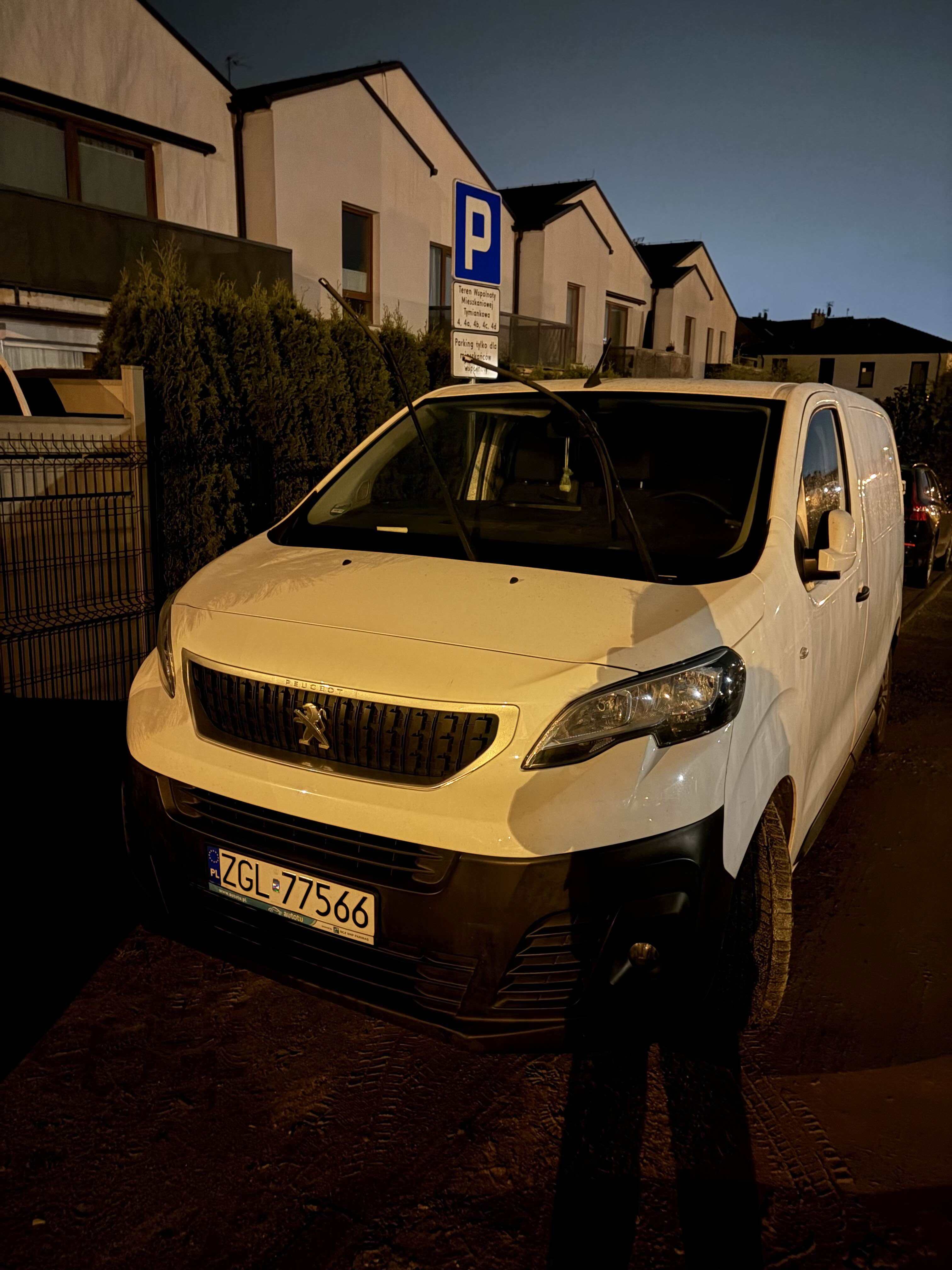 Mistrz parkowania w pojeździe o numerach ZGL77566 Mistrz parkowania w pojeździe o numerach ZGL77566