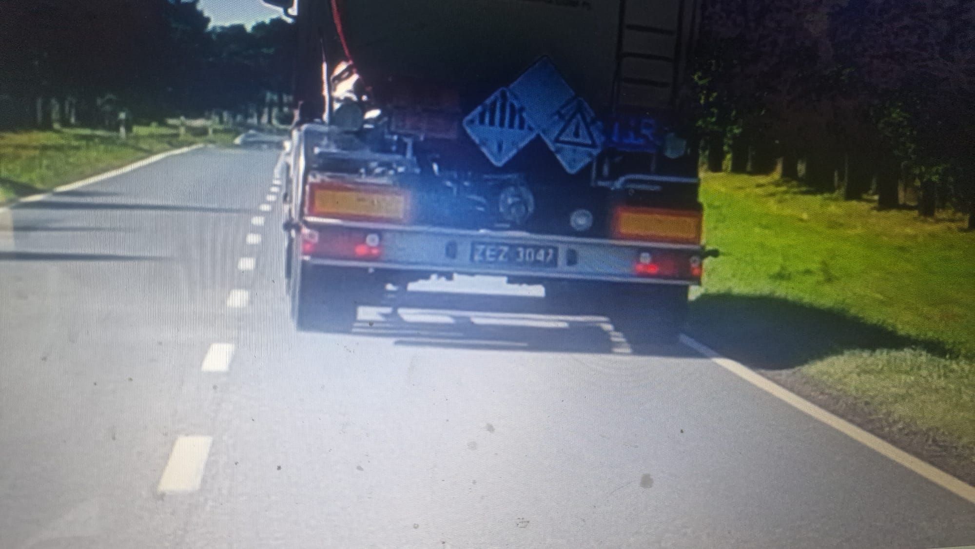 Numer rejestracyjny ZEZ 3047 posiada MAGYAR SR34ER - ZEZ3047