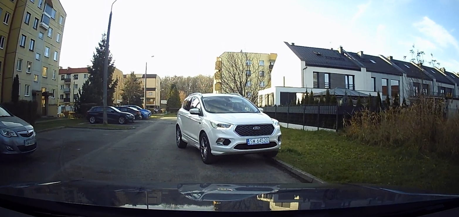 Numer rejestracyjny SW 64520 posiada FORD KUGA - SW64520