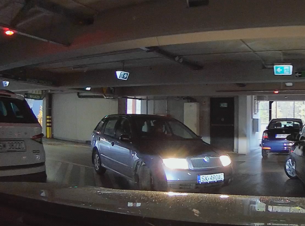 Kretyn nad kretynami, uwaga na tego zje**. Agresywny pajac który myśli, że jest pępkiem świata