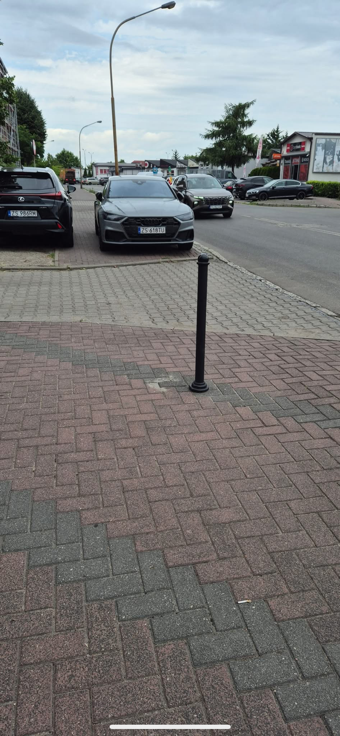 Mistrz parkowania w pojeździe o numerach ZS618TU