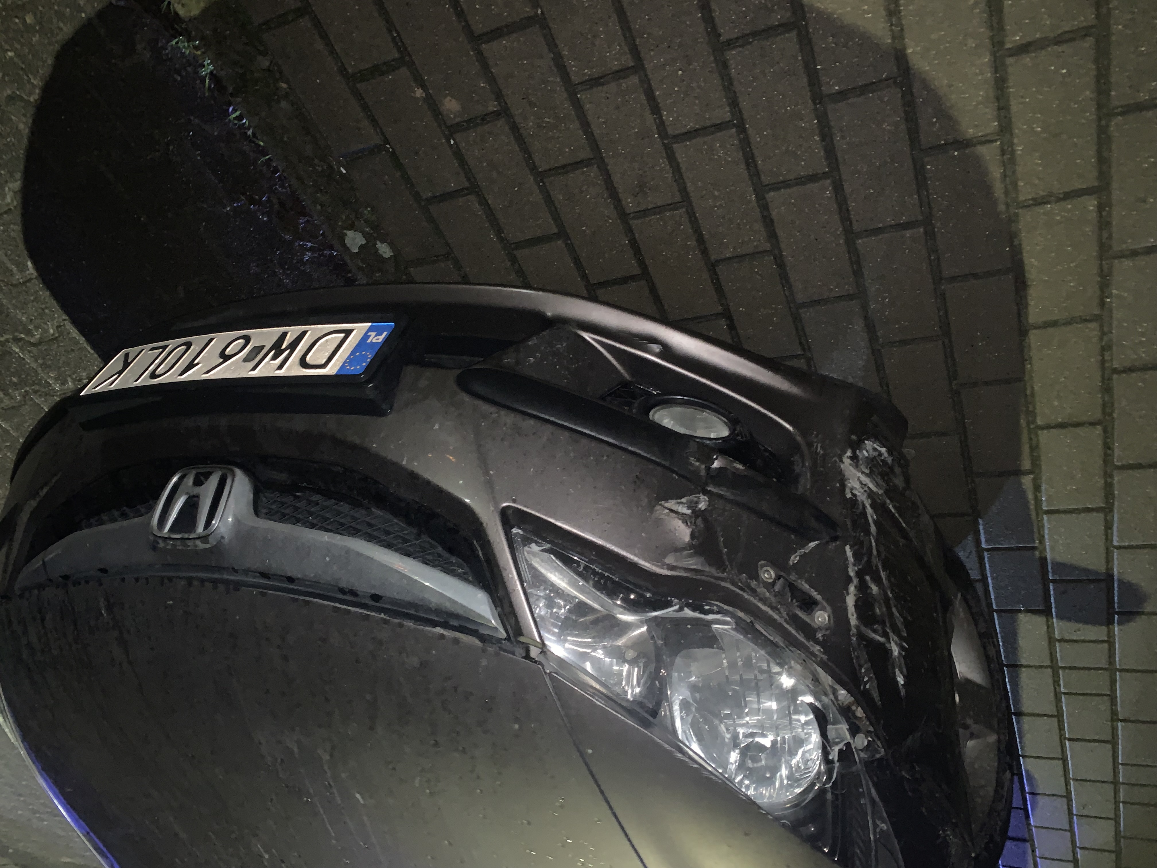 Pojazd o numerach DW610LK uczestniczył w wypadku