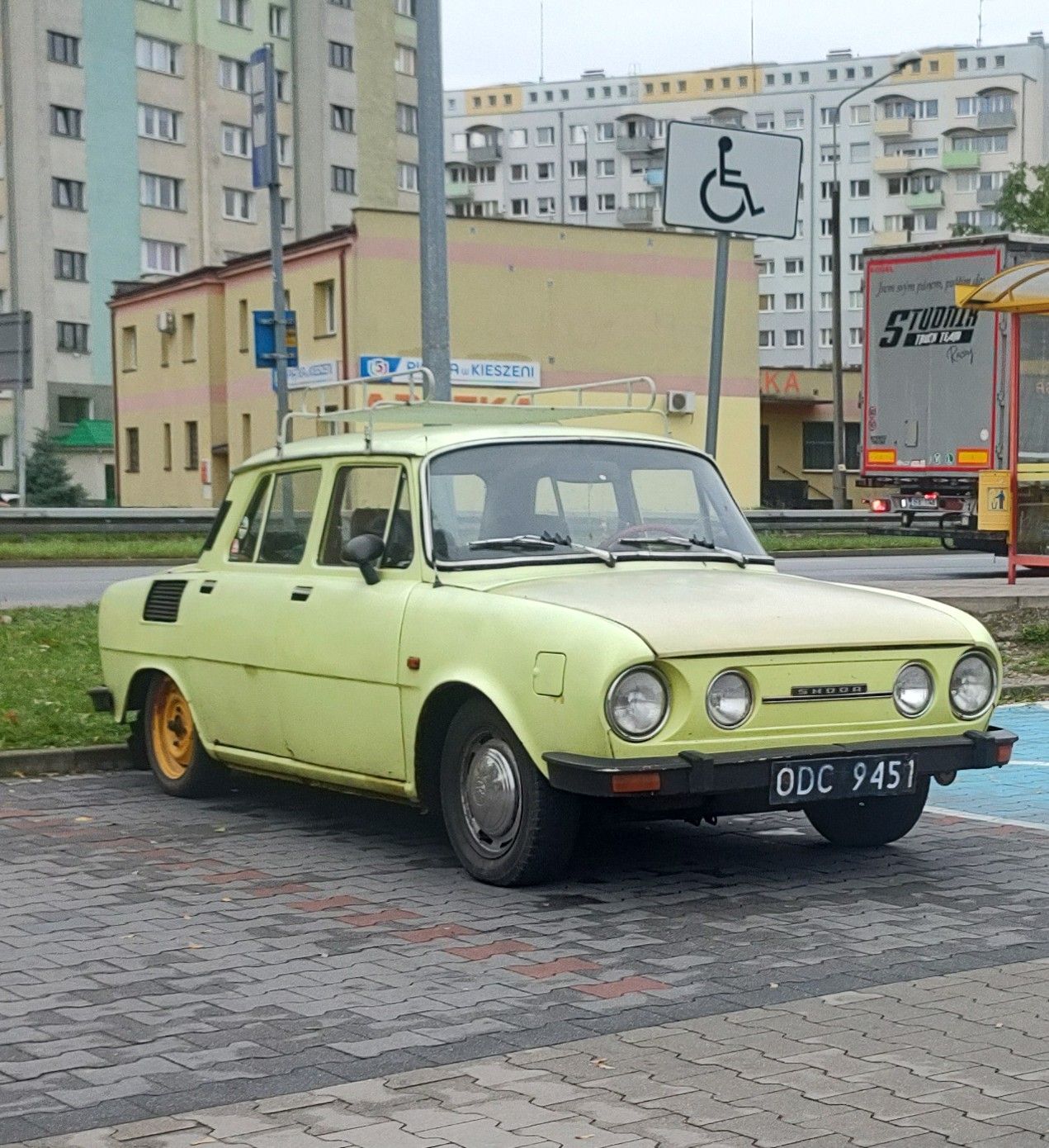 Numer rejestracyjny ODC 9451 posiada VOLKSWAGEN Golf 353W - ODC9451