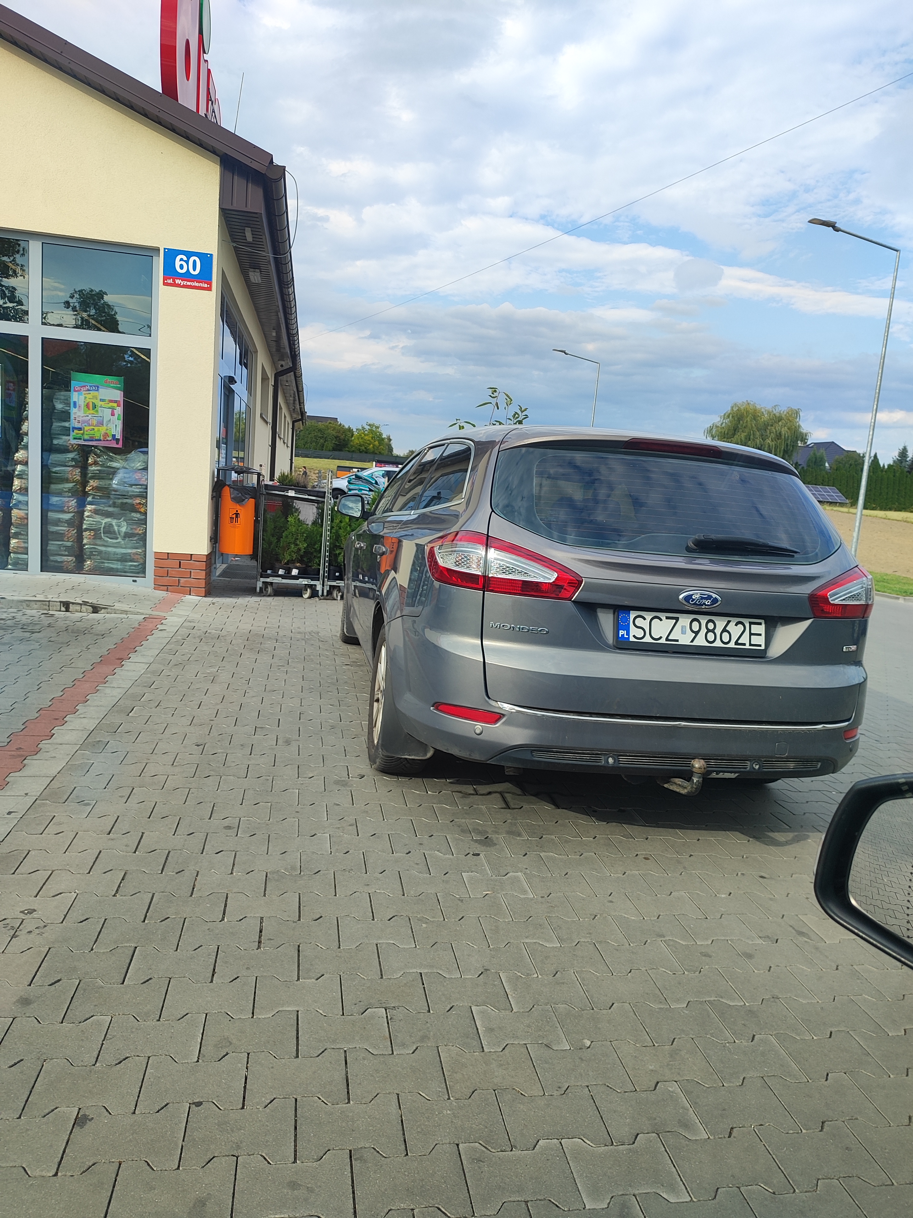 Mistrz parkowania w pojeździe o numerach SCZ9862E