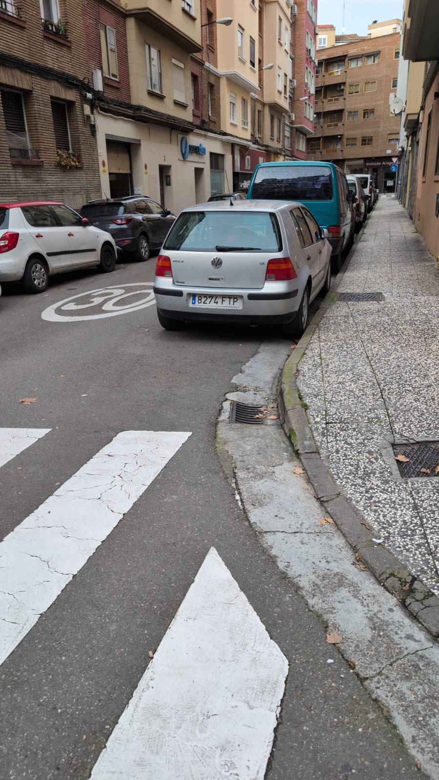 Mistrz parkowania w pojeździe o numerach 8274FTP