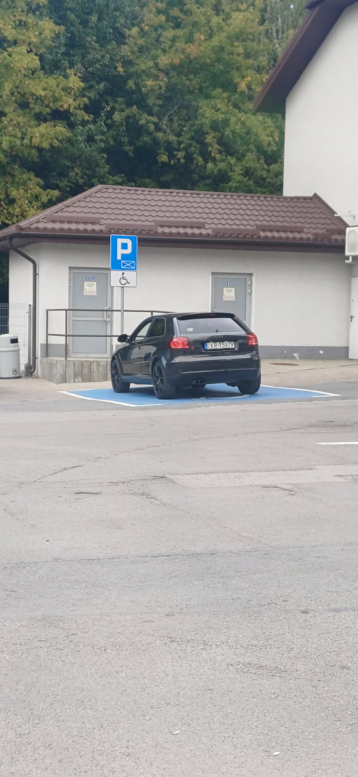 Mistrz parkowania w pojeździe o numerach LKR15979