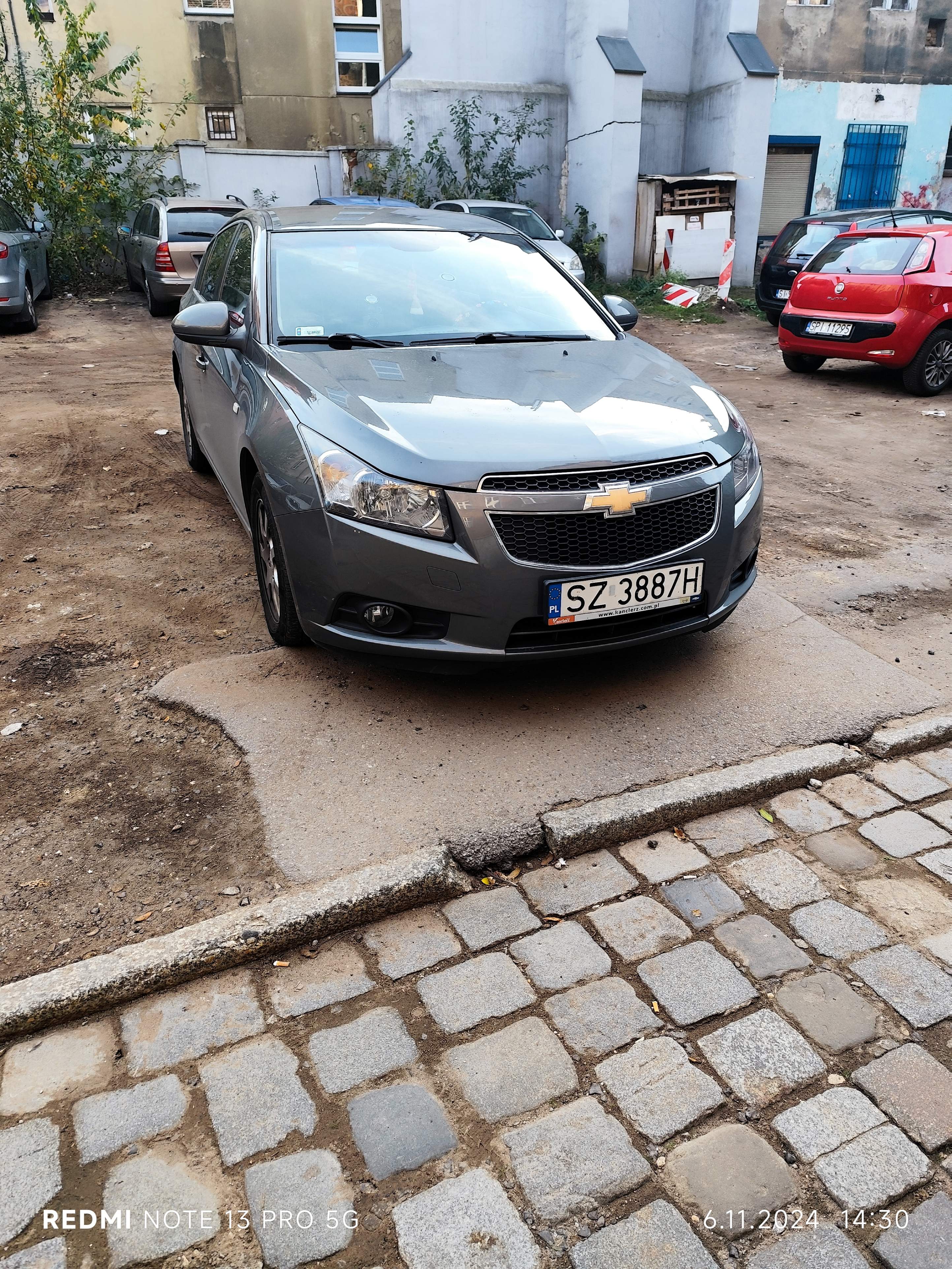 Mistrz parkowania w pojeździe o numerach SZ3887H