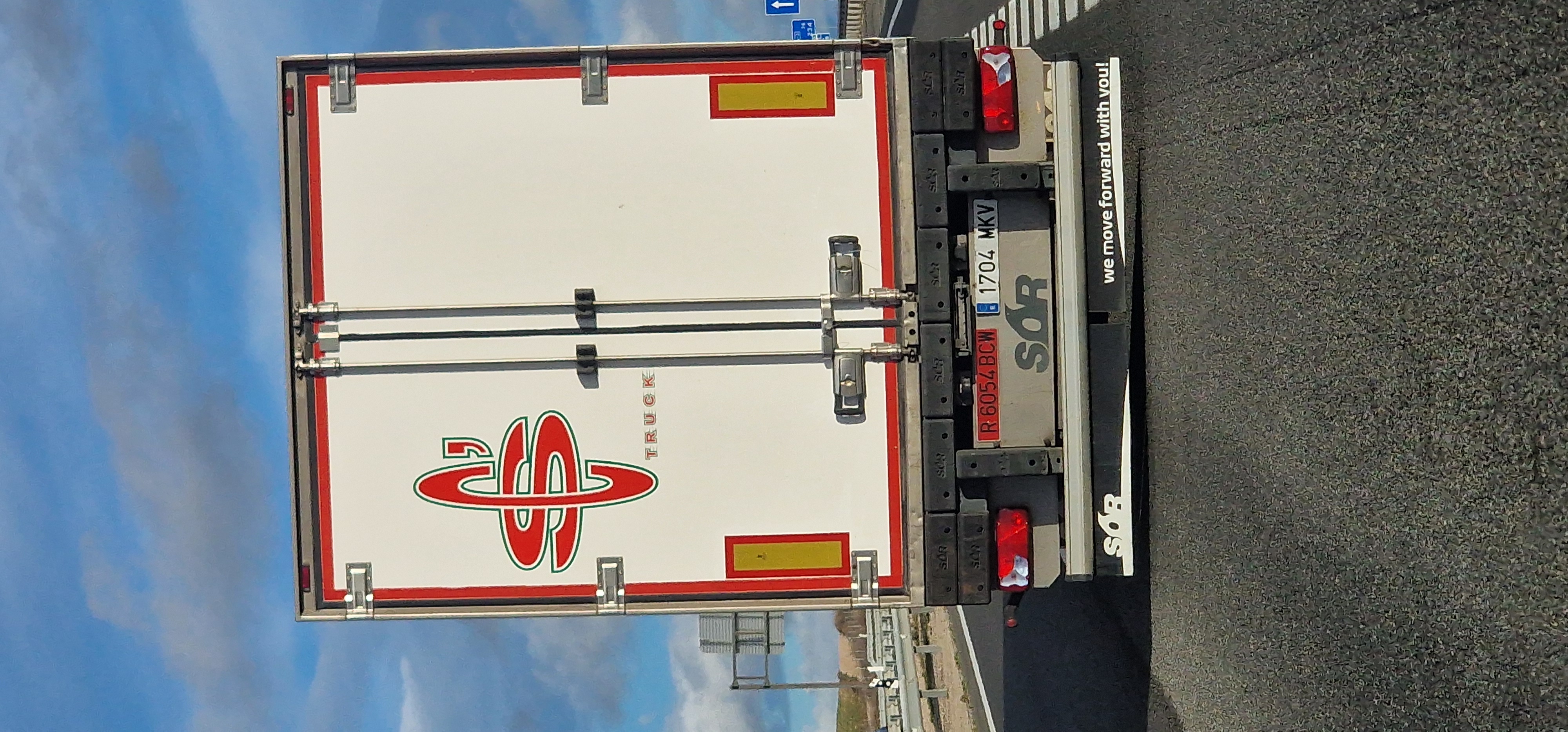 Pirat drogowy w pojeździe o numerach rejestracyjnych 1704MKV