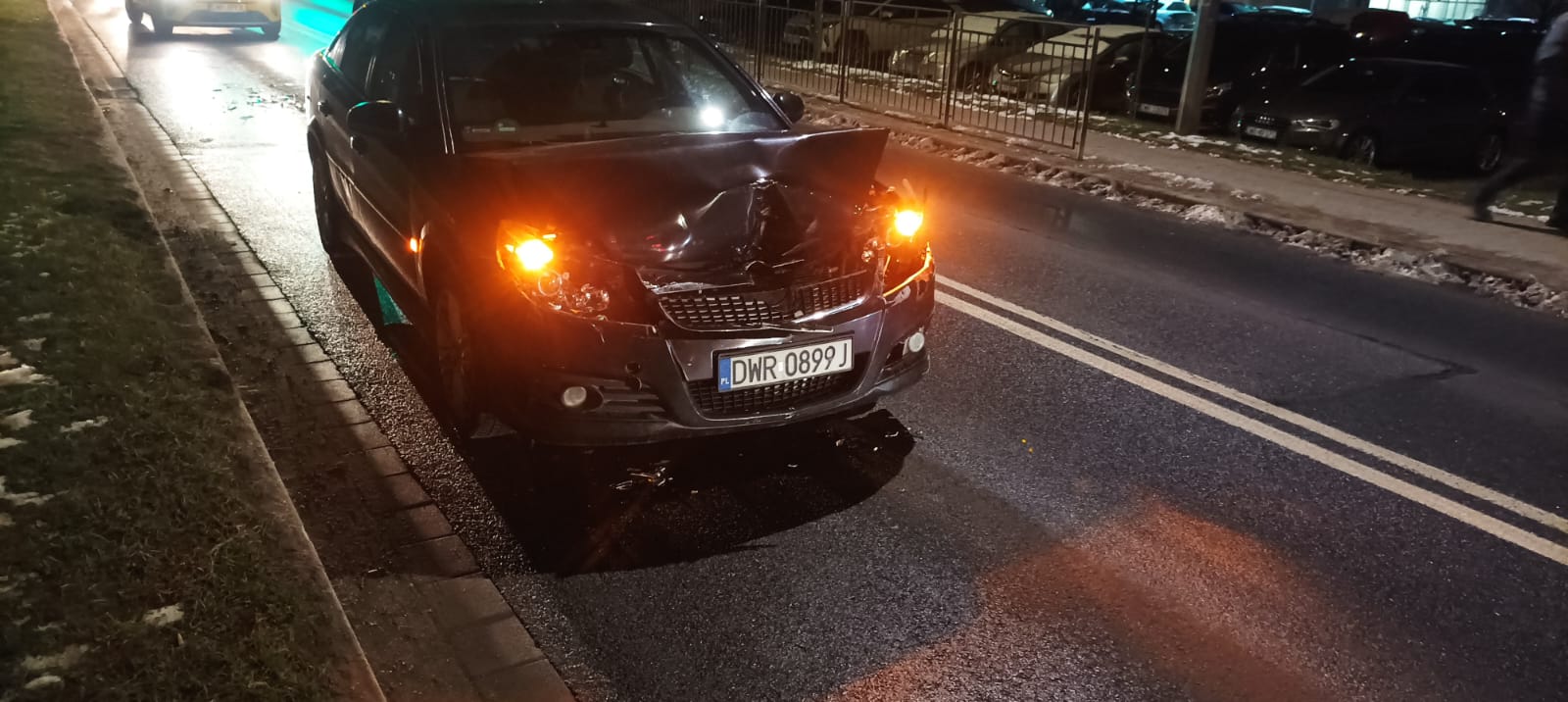 Pojazd o numerach DWR0899J uczestniczył w wypadku Pojazd o numerach DWR0899J uczestniczył w wypadku