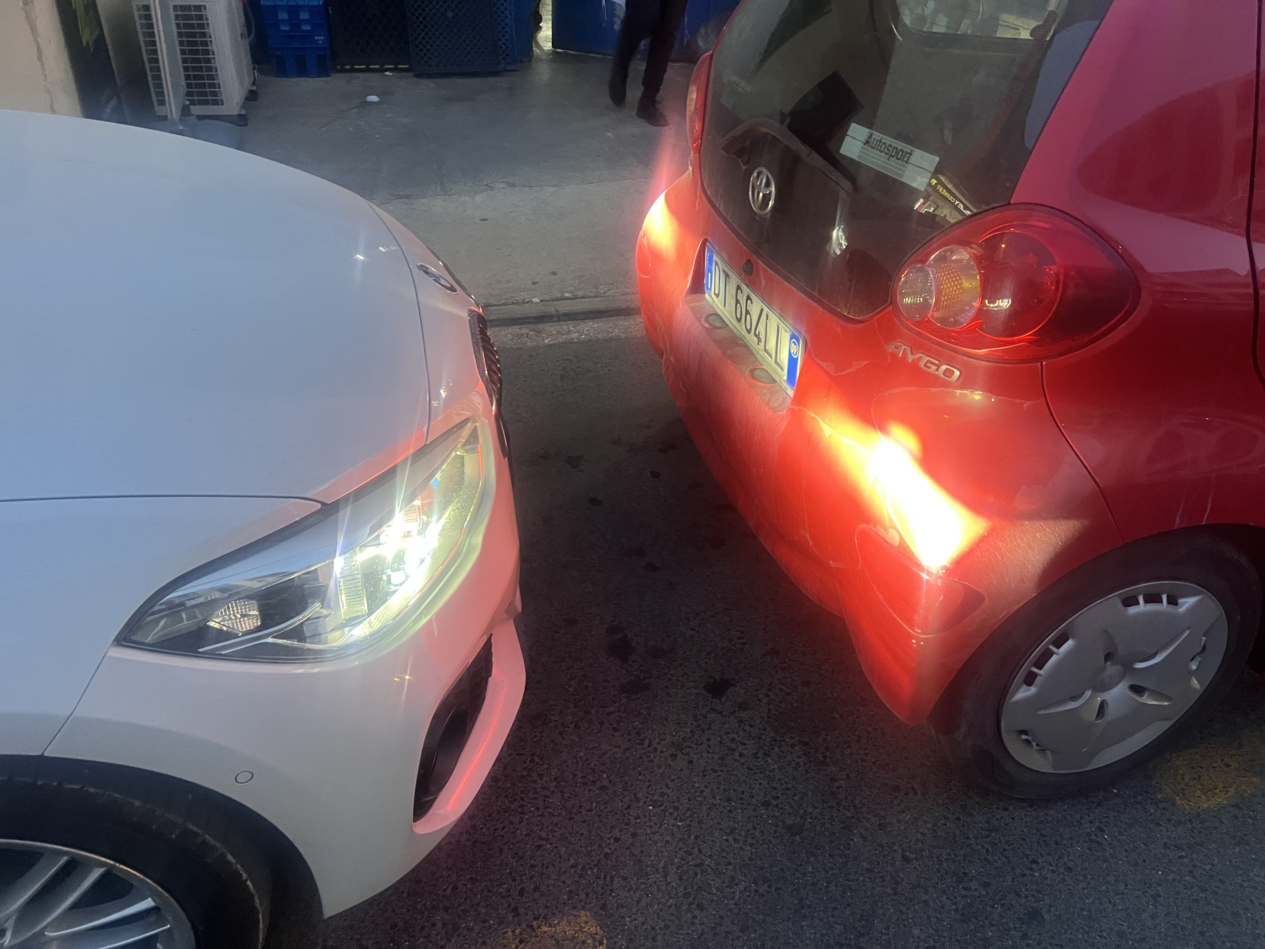 Pirat drogowy w pojeździe o numerach rejestracyjnych DT664LL
