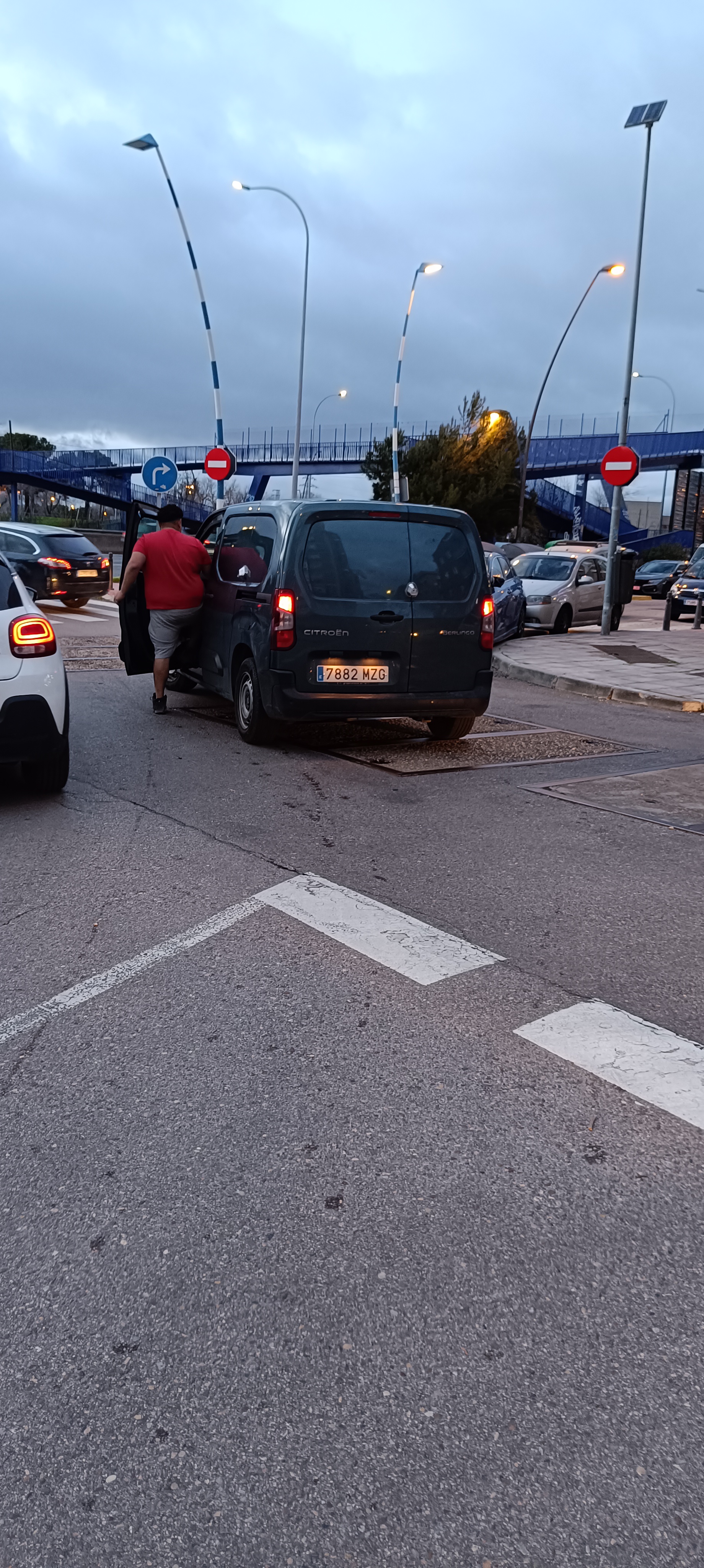 Pirat drogowy w pojeździe o numerach rejestracyjnych 7882MZG